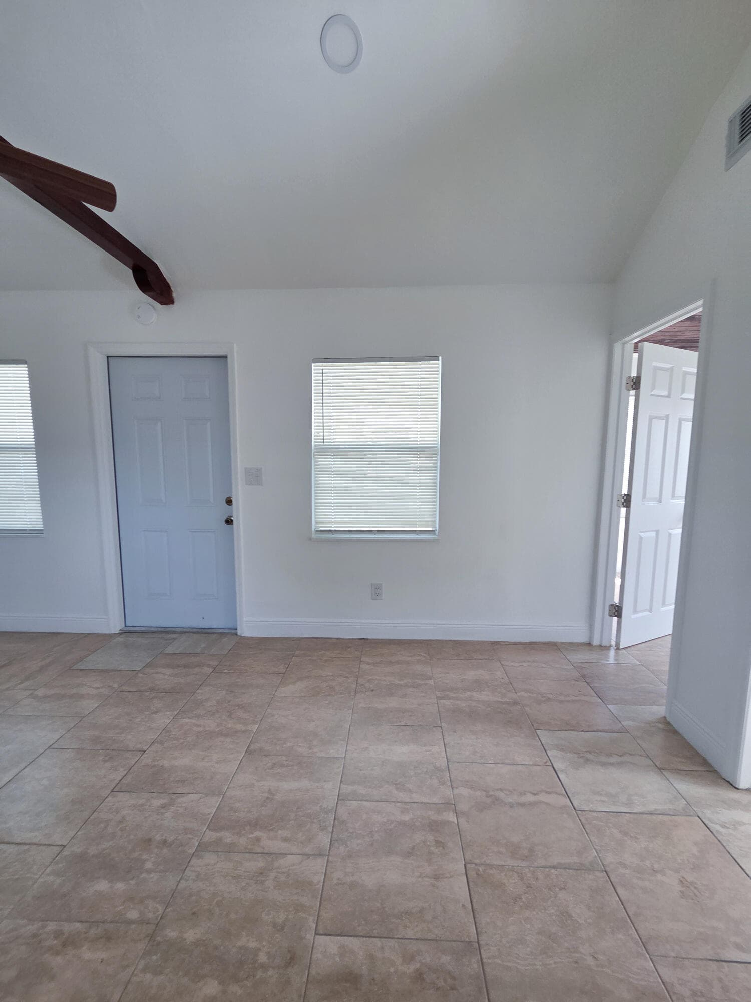 908 W 5th Street, Riviera Beach, FL 33404 38