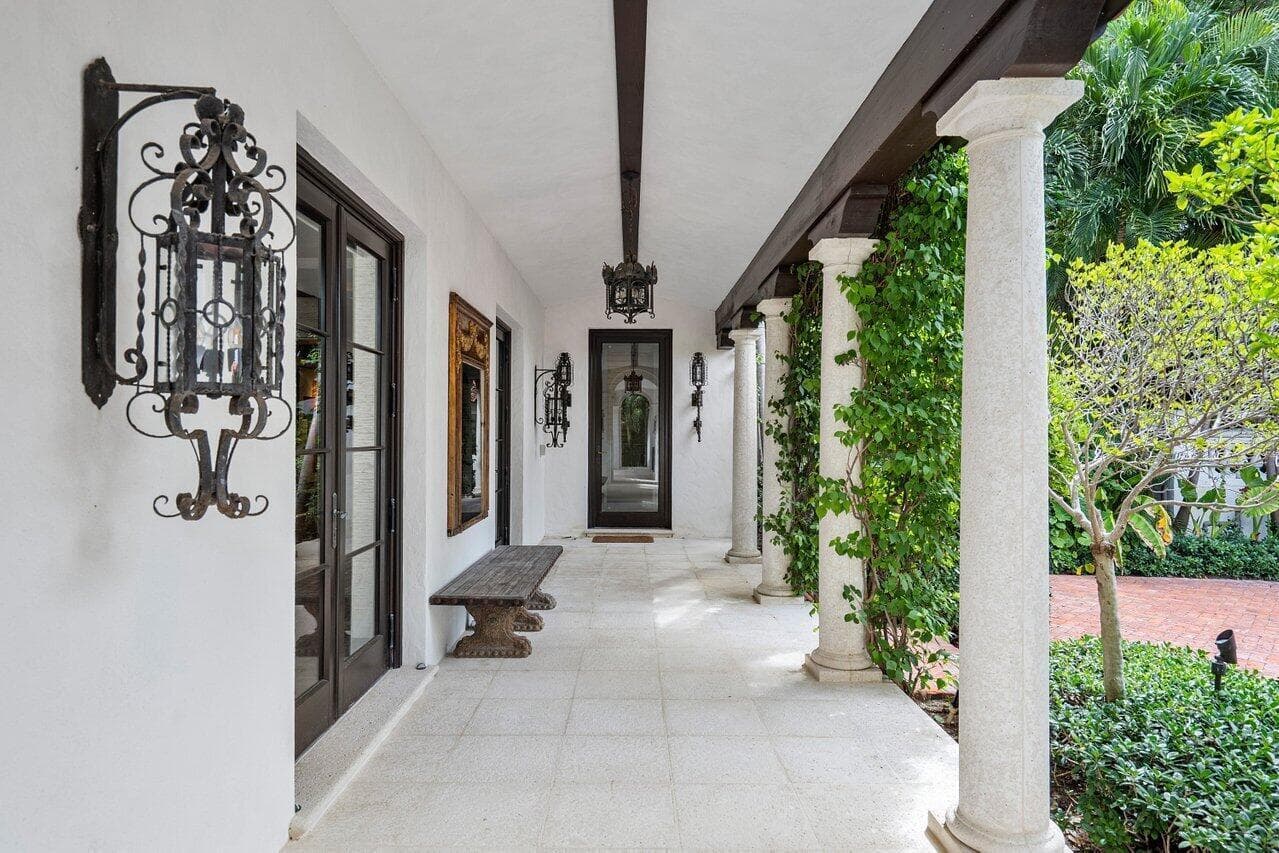 12 Lagomar Road, Palm Beach, FL 33480 32