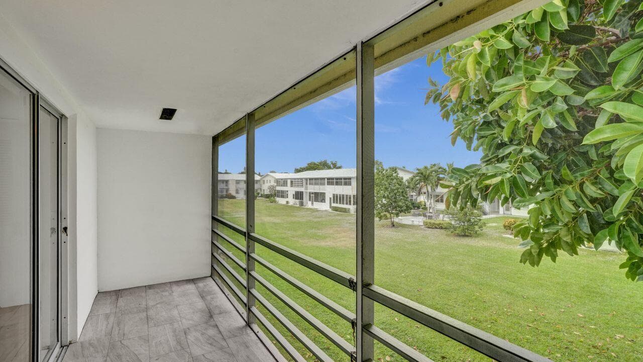 118 Sheffield E, West Palm Beach, FL 33417 9