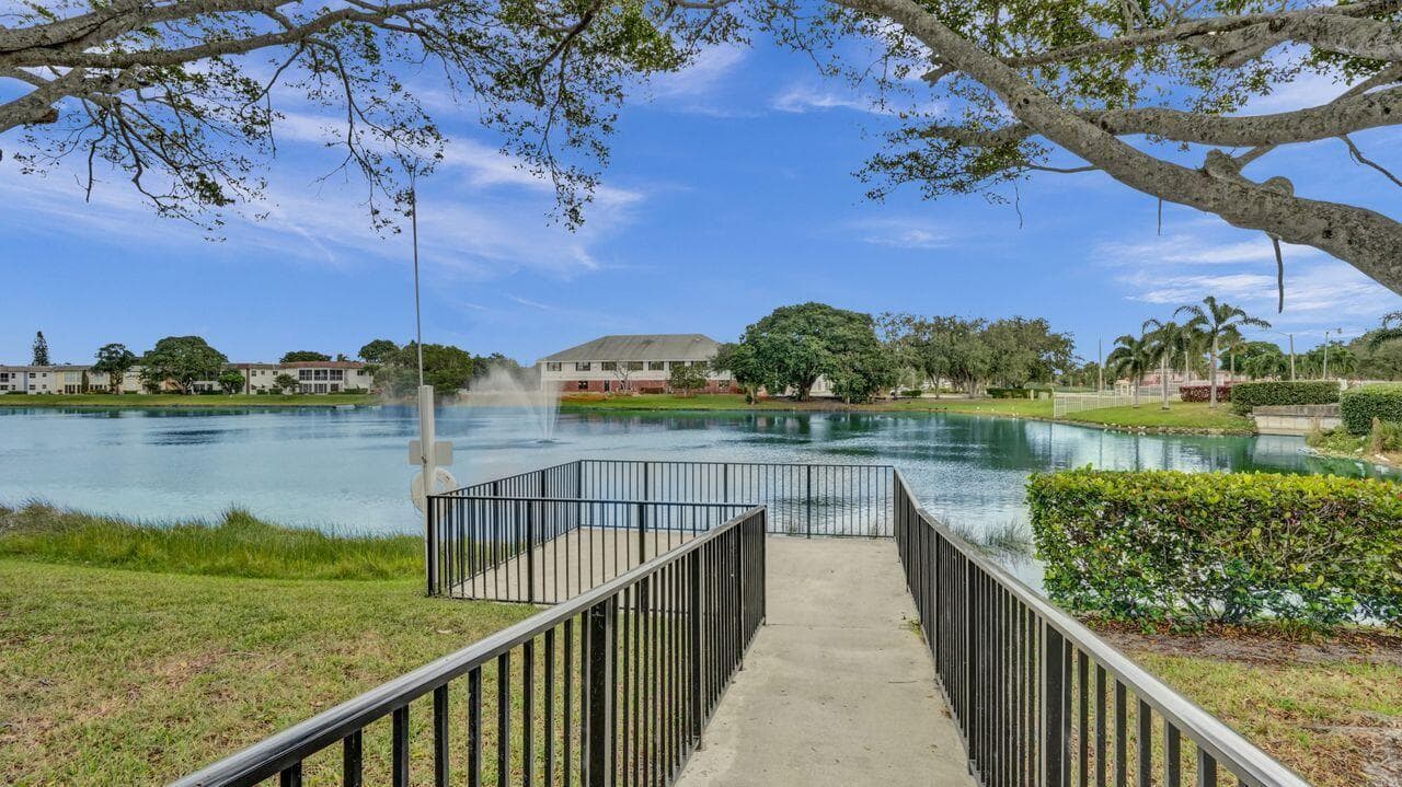 118 Sheffield E, West Palm Beach, FL 33417 17