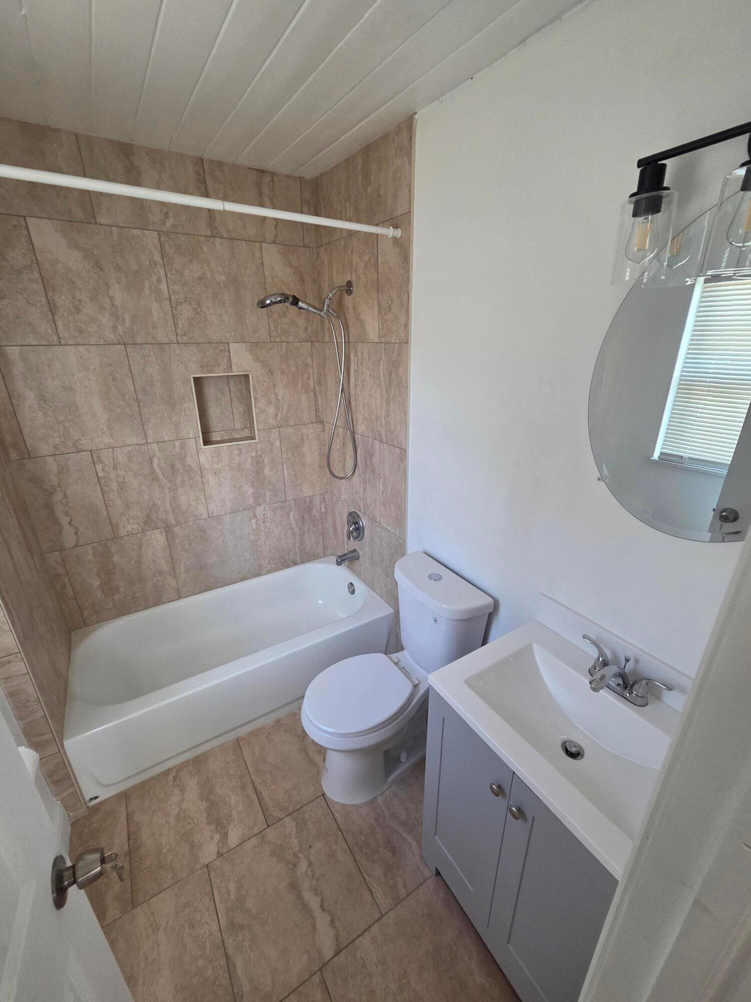 908 W 5th Street, Riviera Beach, FL 33404 31