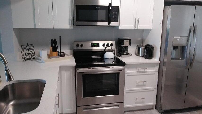 3050 Presidential Way 206, West Palm Beach, FL 33401 3
