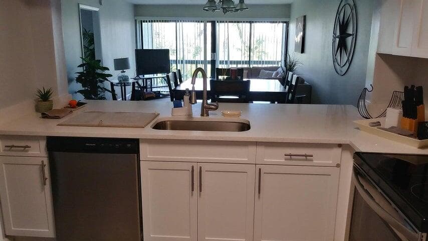 3050 Presidential Way 206, West Palm Beach, FL 33401 4