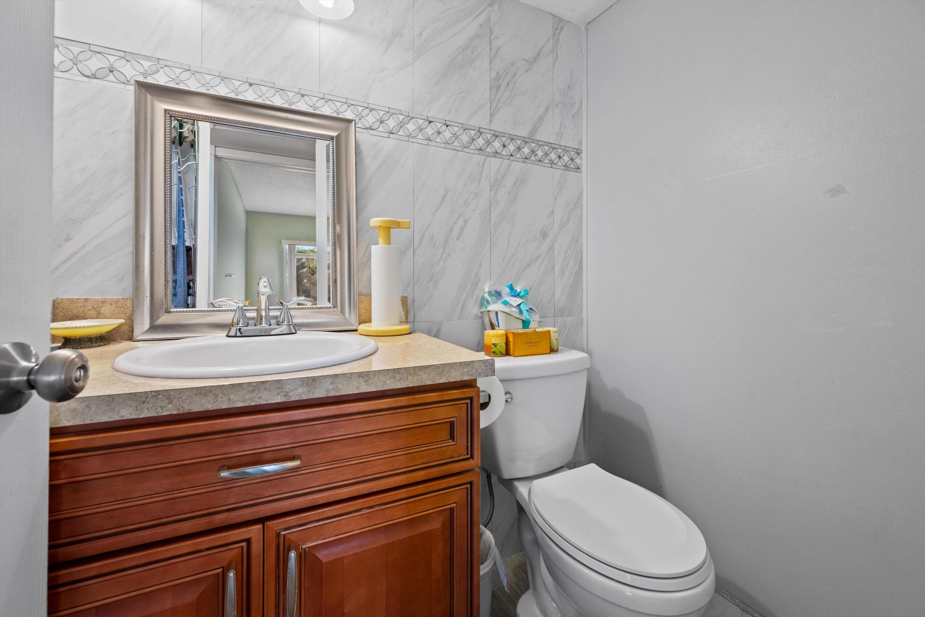 380 Sheffield P, West Palm Beach, FL 33417 17