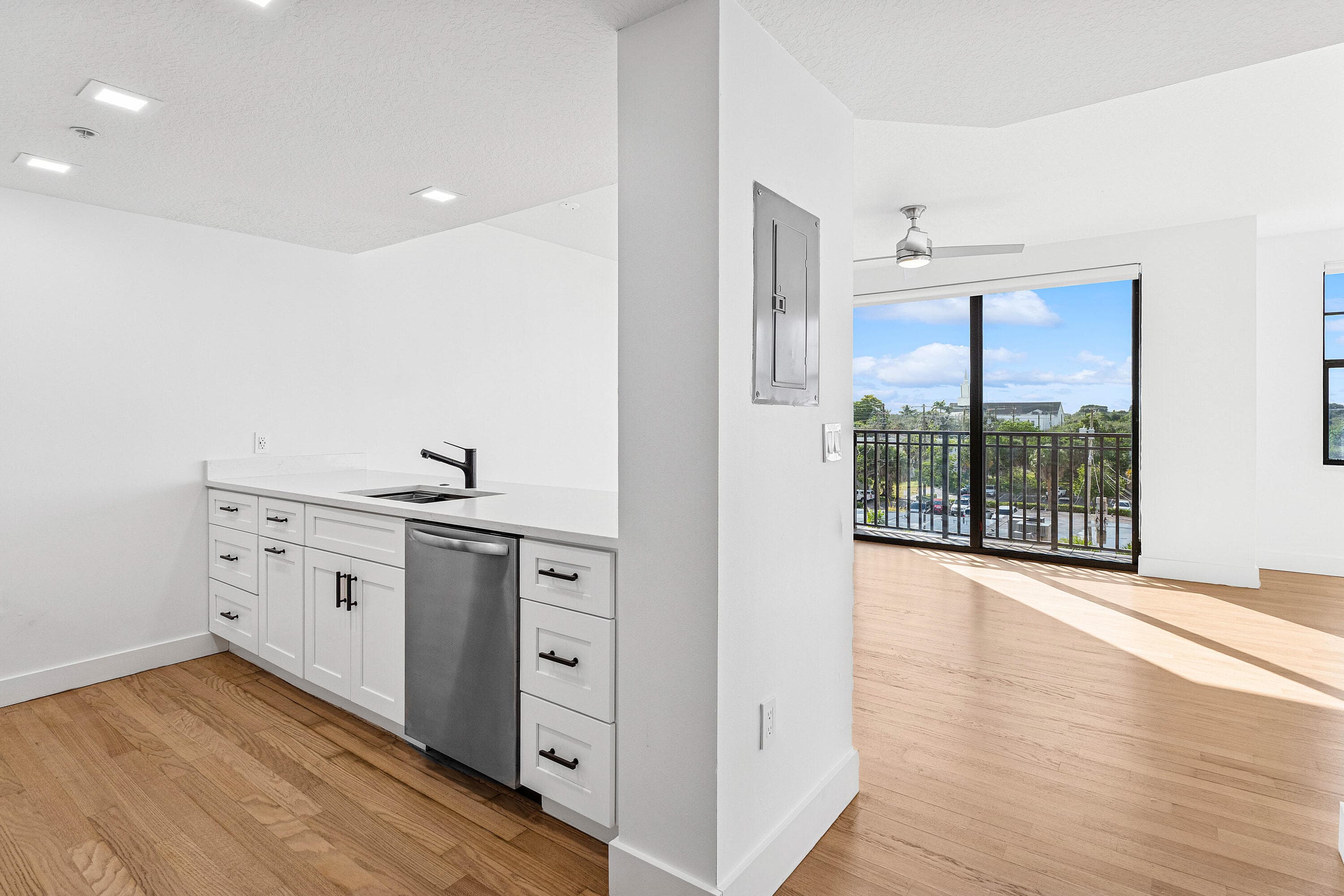 511 Lucerne Avenue 416, Lake Worth Beach, FL 33460 9