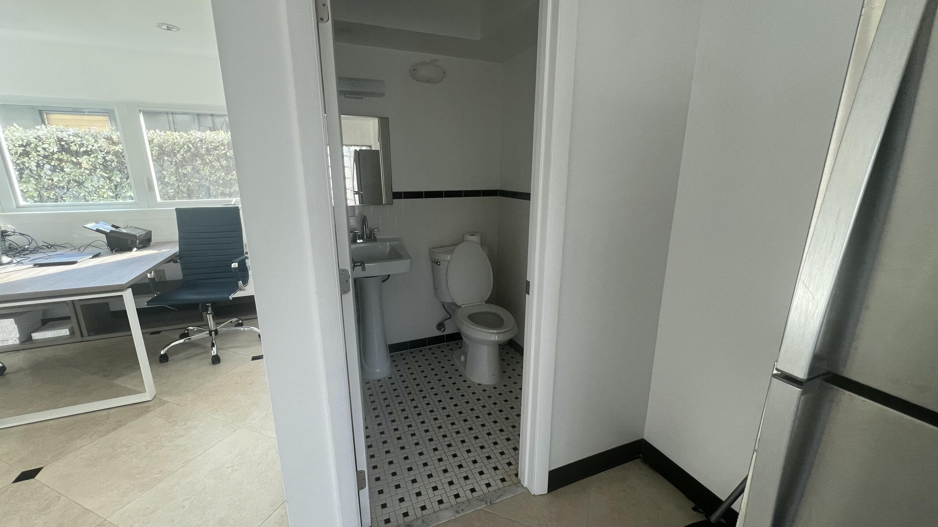 2200 NE 26th Street, Wilton Manors, FL 33305 32