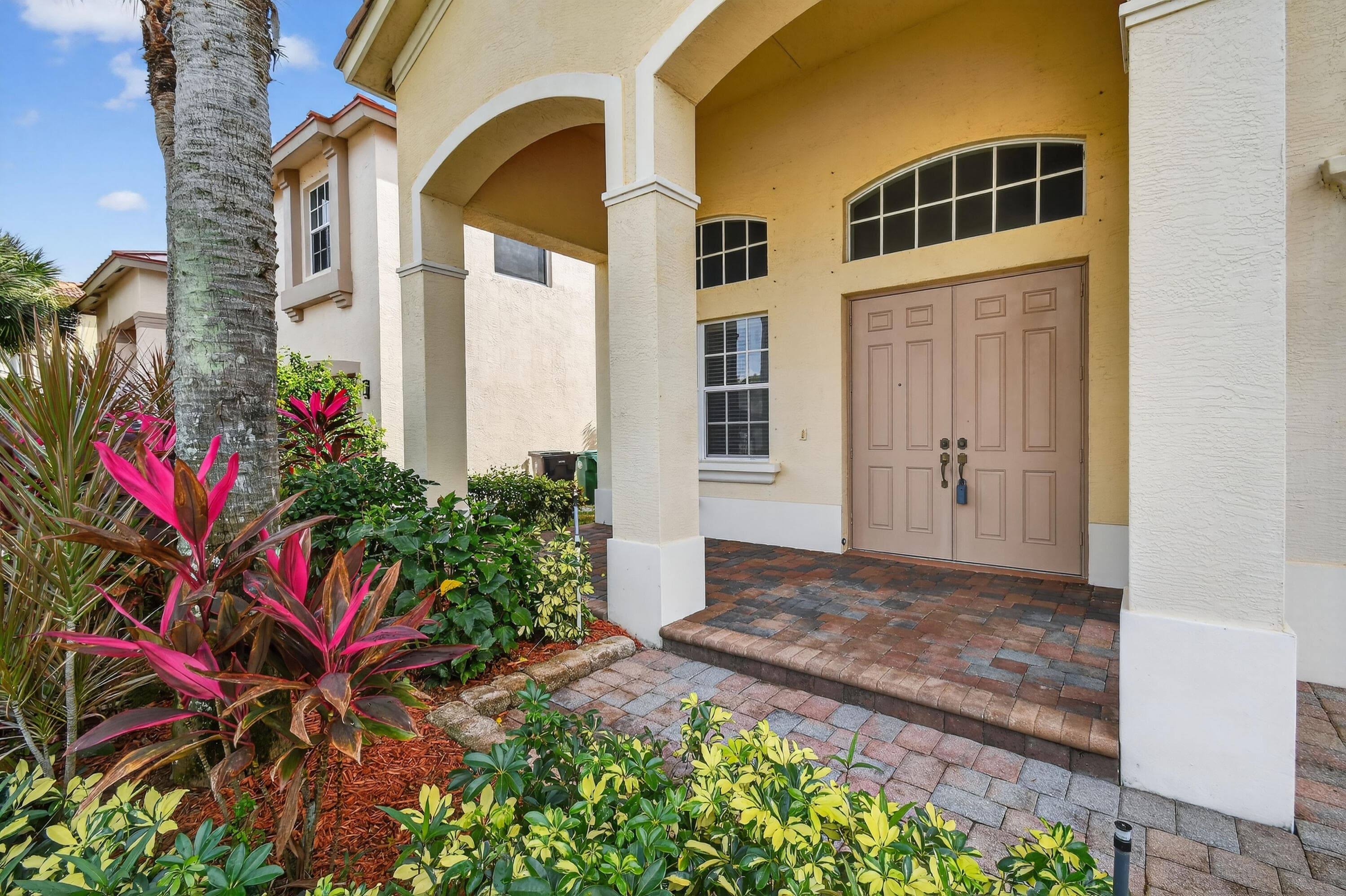 2205 SW Newport Isles Boulevard, Port St. Lucie, FL 34953 2