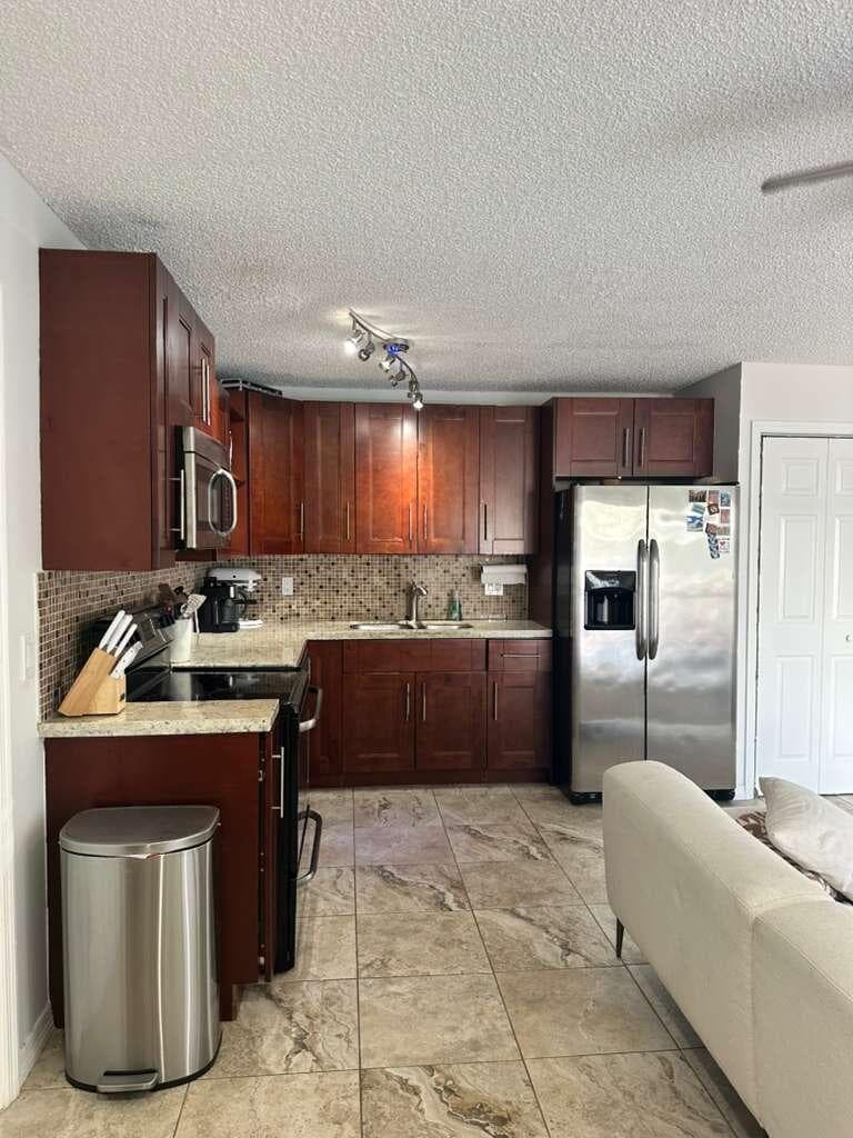 637 Executive Center Drive N 203, West Palm Beach, FL 33401 22