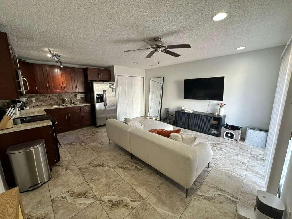 637 Executive Center Drive N 203, West Palm Beach, FL 33401 14
