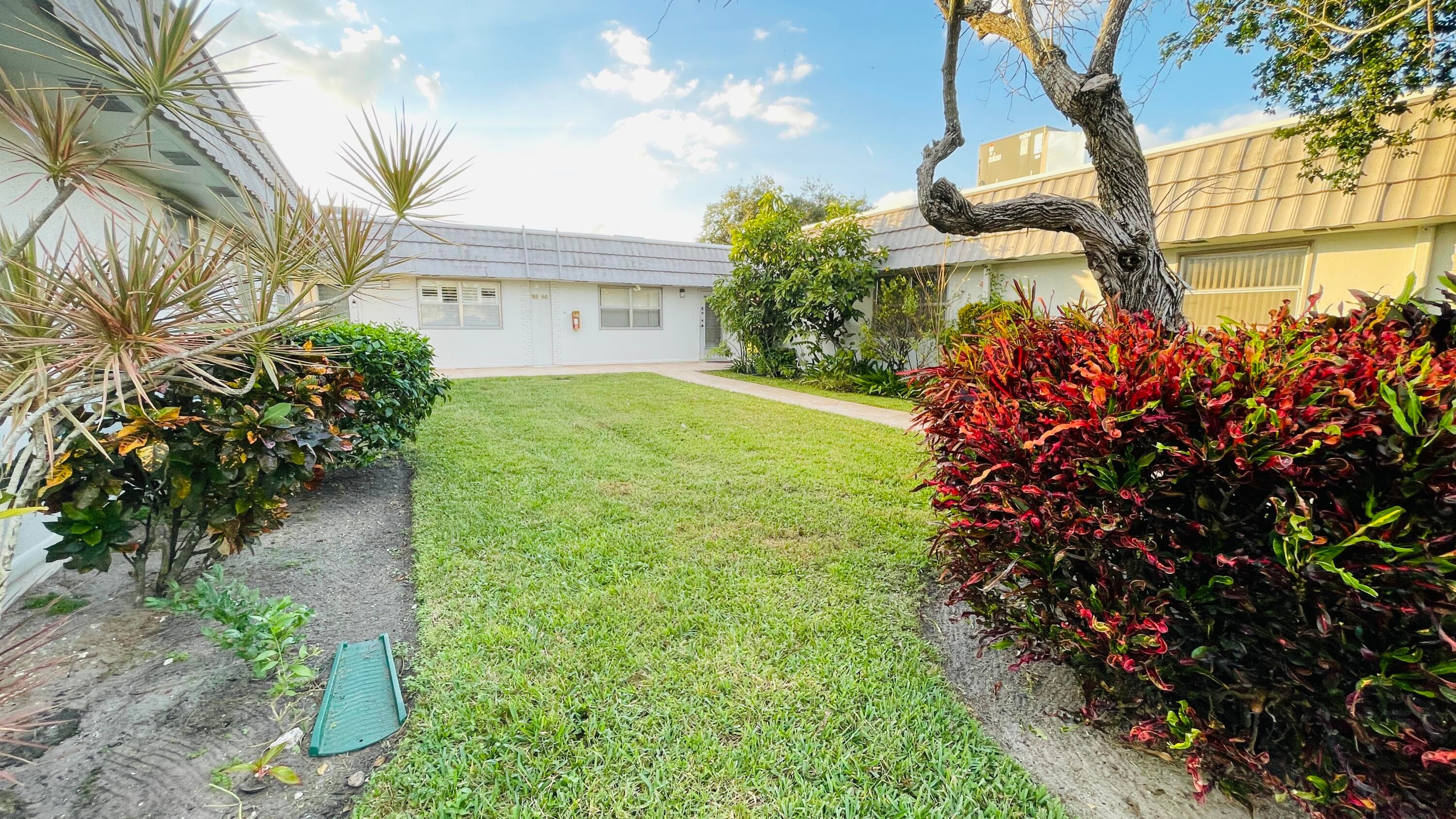166 Valencia G, Delray Beach, FL 33446 37