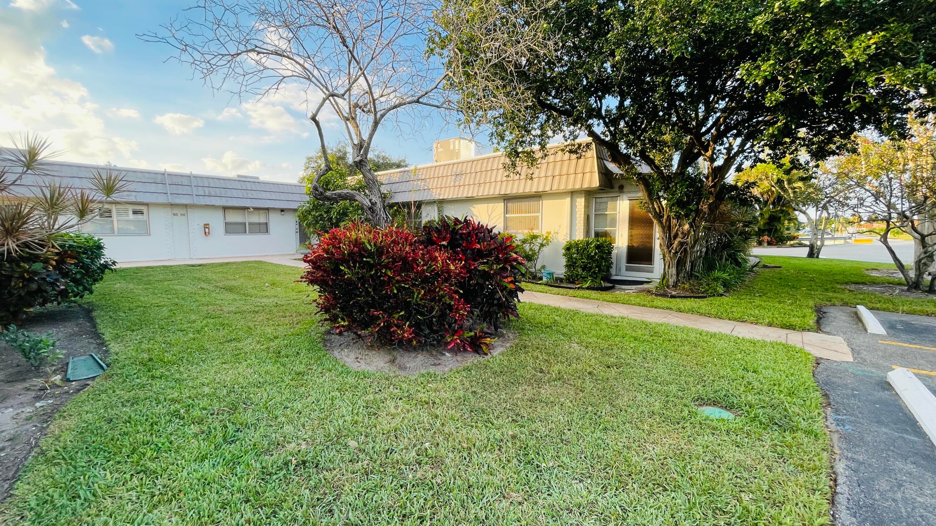 166 Valencia G, Delray Beach, FL 33446 38