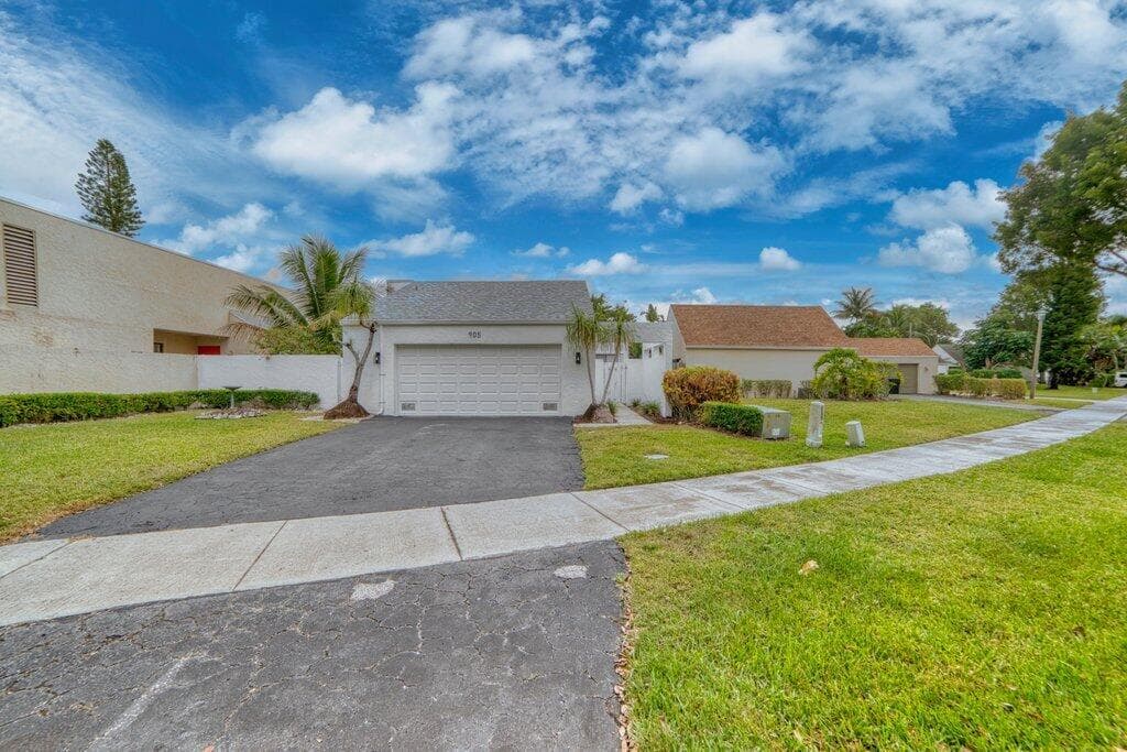 905 NW 22nd Avenue, Delray Beach, FL 33445