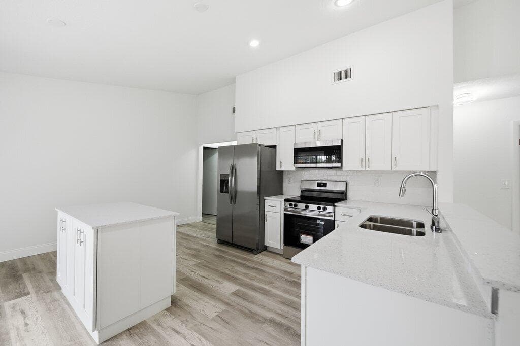 905 NW 22nd Avenue, Delray Beach, FL 33445 12