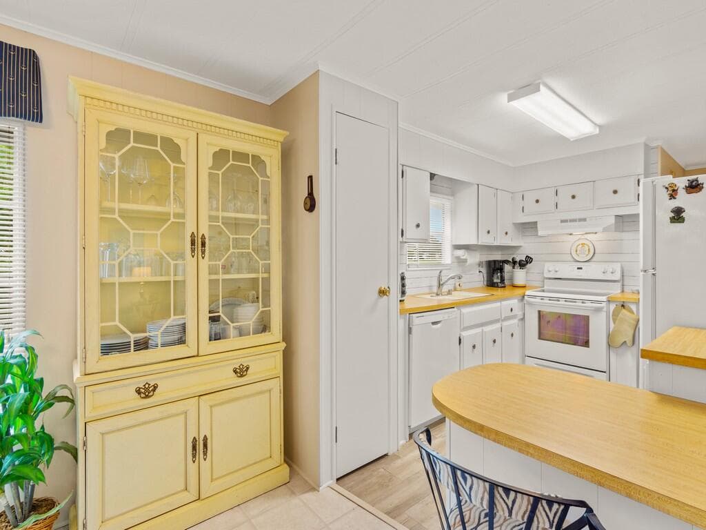 61 E Caribbean, Port St. Lucie, FL 34952 19
