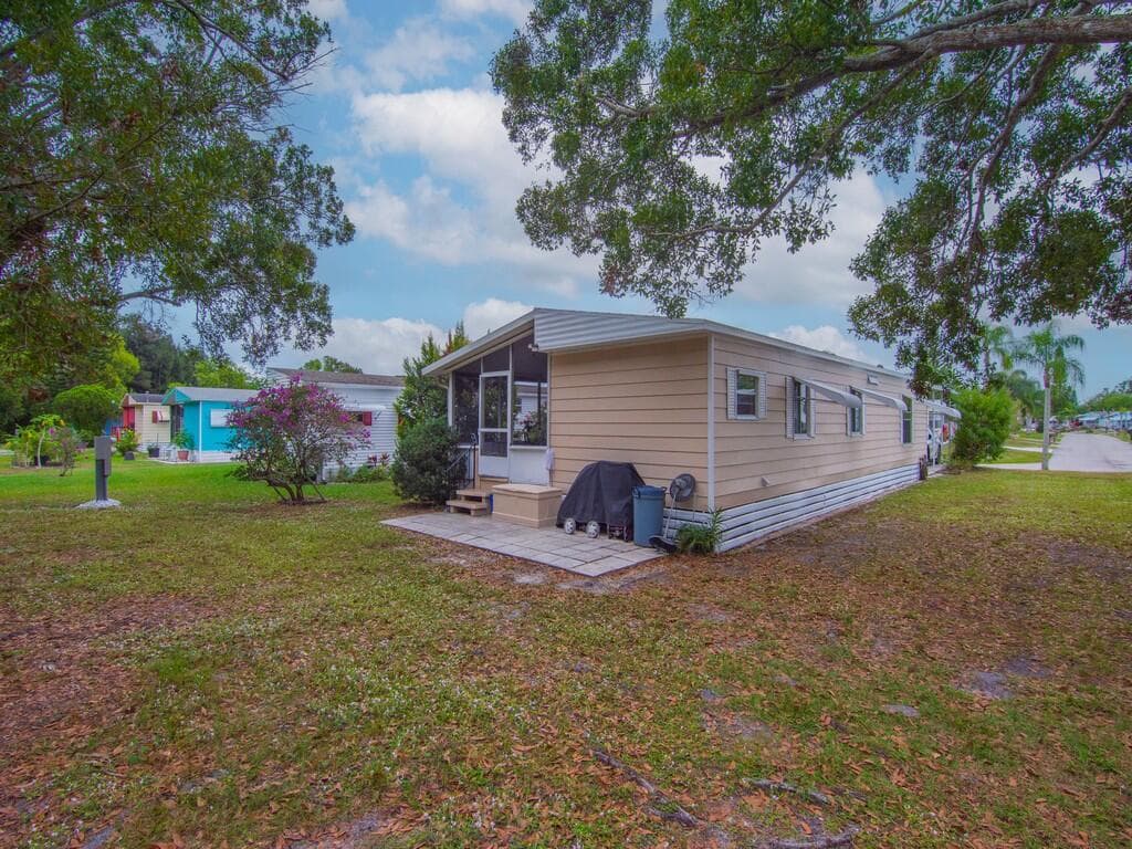 61 E Caribbean, Port St. Lucie, FL 34952 38