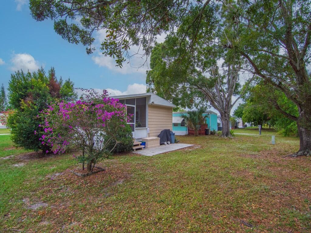 61 E Caribbean, Port St. Lucie, FL 34952 39