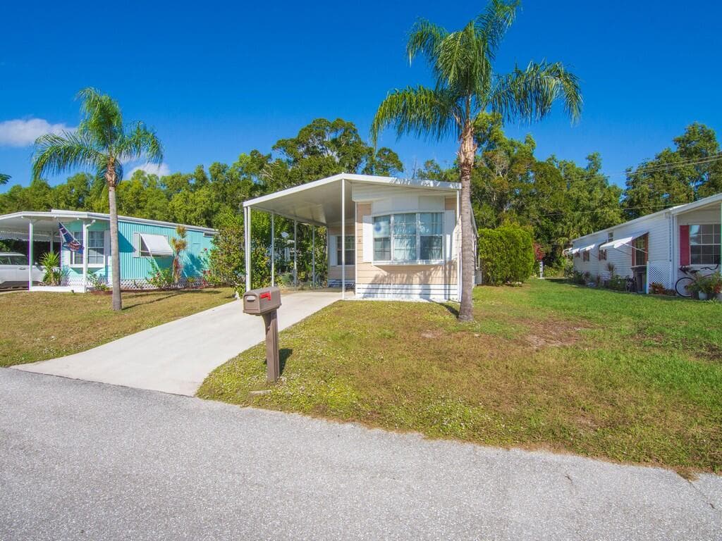 61 E Caribbean, Port St. Lucie, FL 34952 11