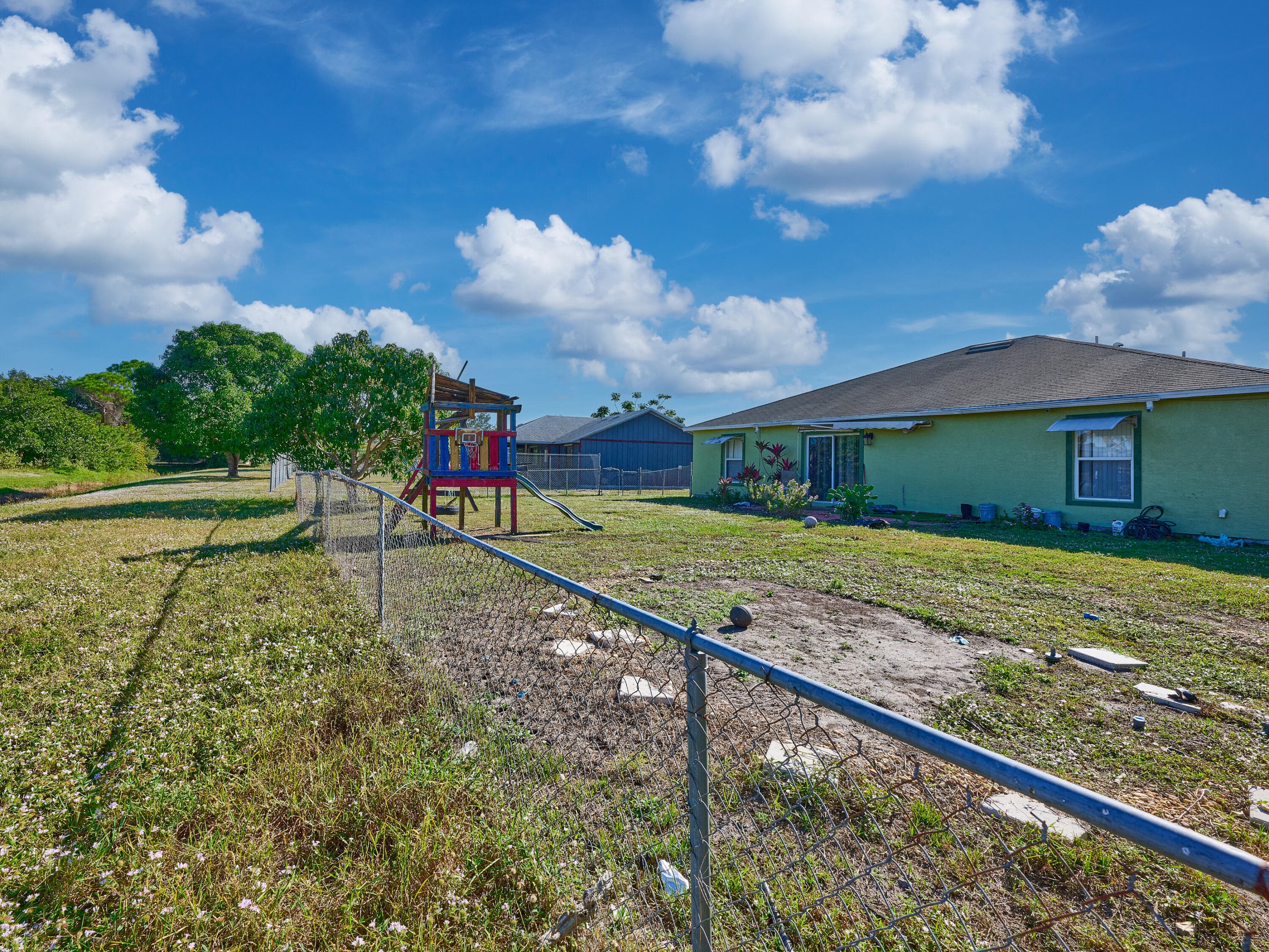 1407 SE Grapeland Avenue, Port St. Lucie, FL 34952 24
