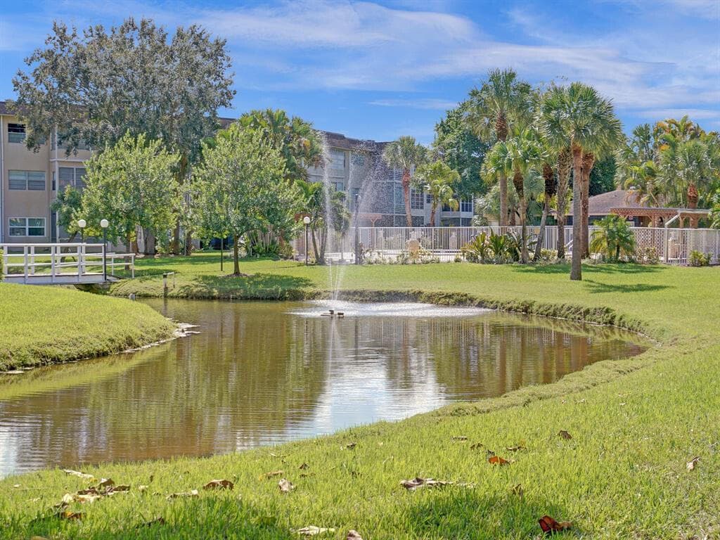 5041 W Oakland Park Boulevard 111, Lauderdale Lakes, FL 33313