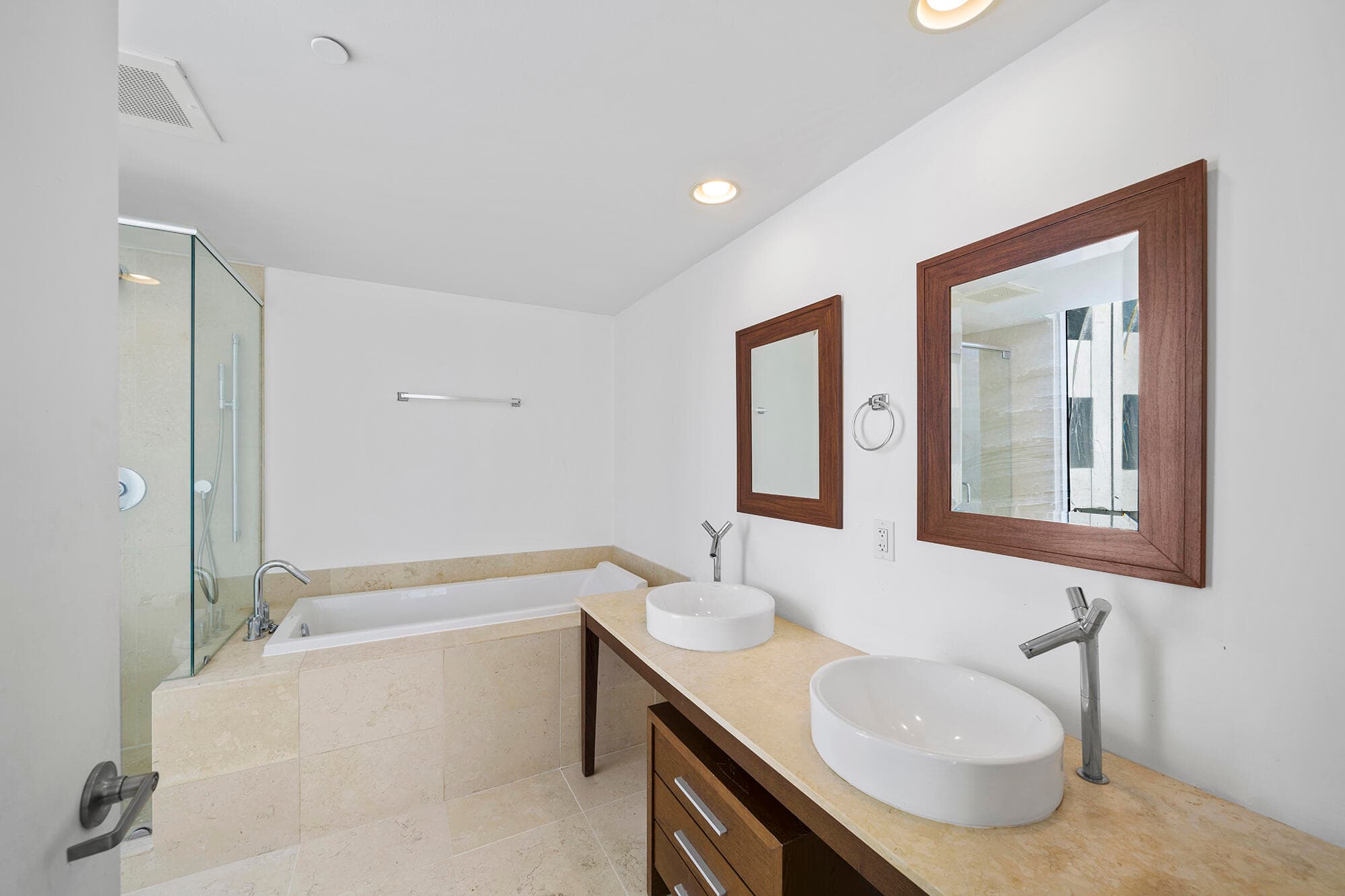 495 Brickell Avenue 911, Miami, FL 33131 13