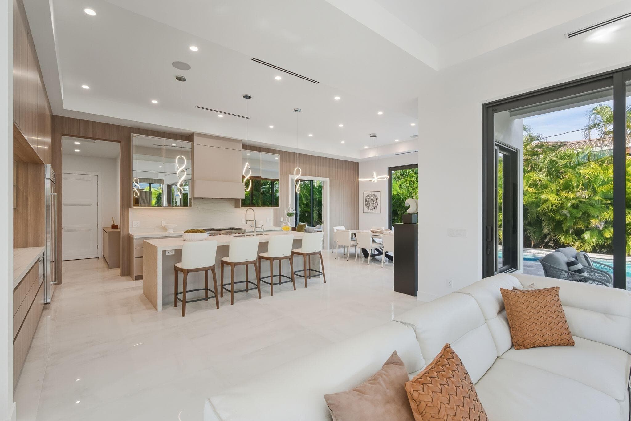 1050 NE 3rd Avenue, Boca Raton, FL 33432 32