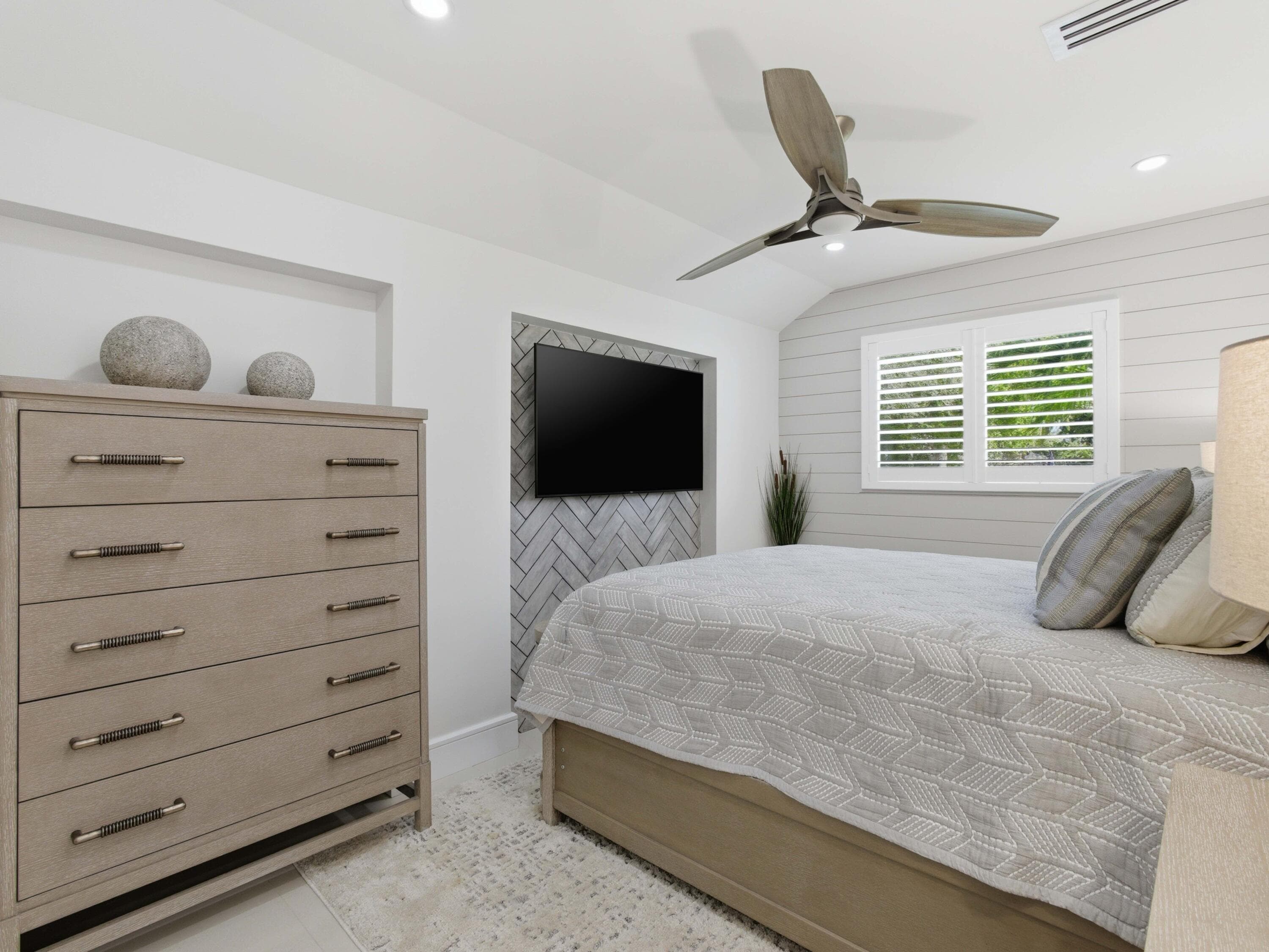 2210 NE 3rd Ave Avenue, Delray Beach, FL 33444 43