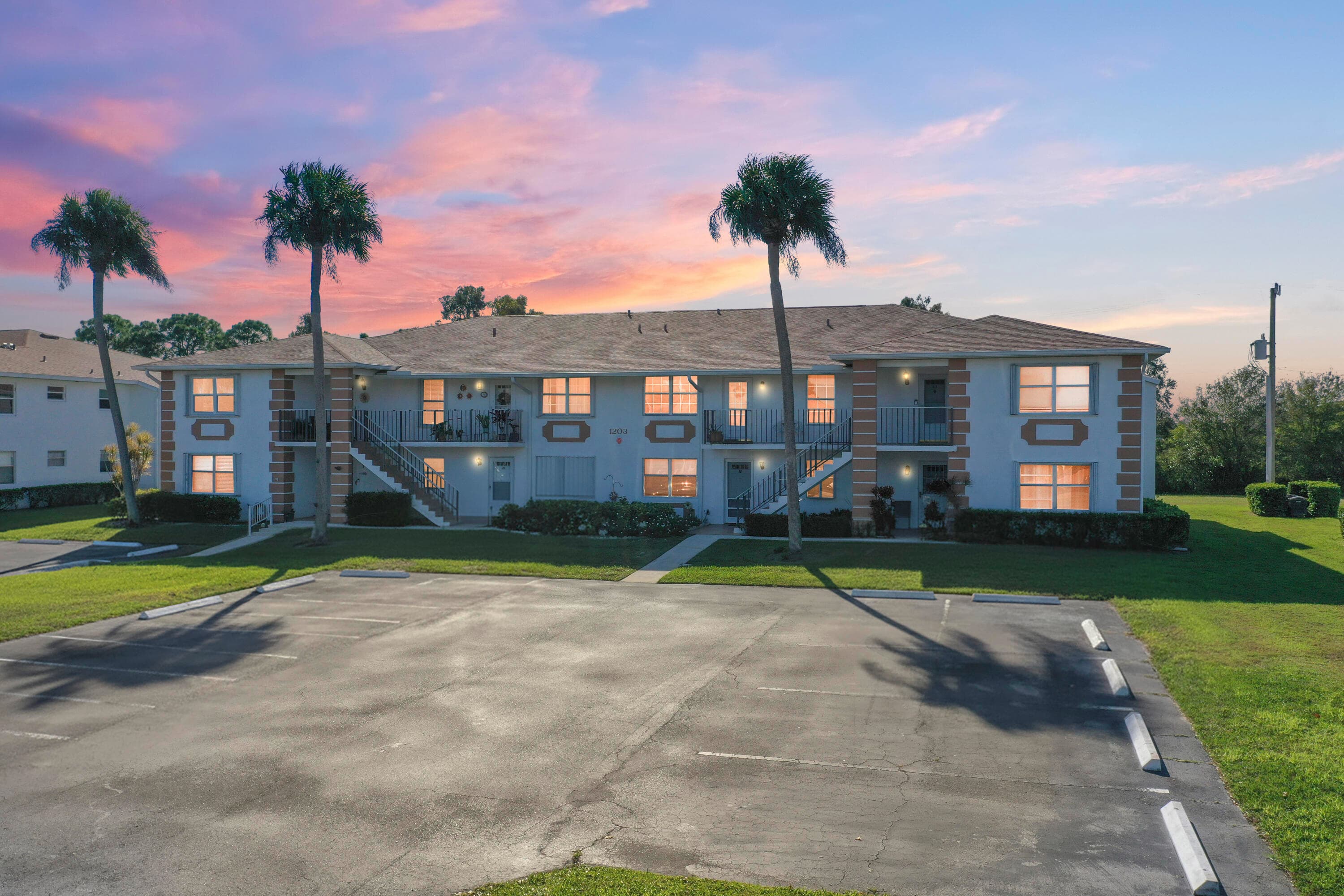 1203 S Lakes End Drive E-2, Fort Pierce, FL 34982