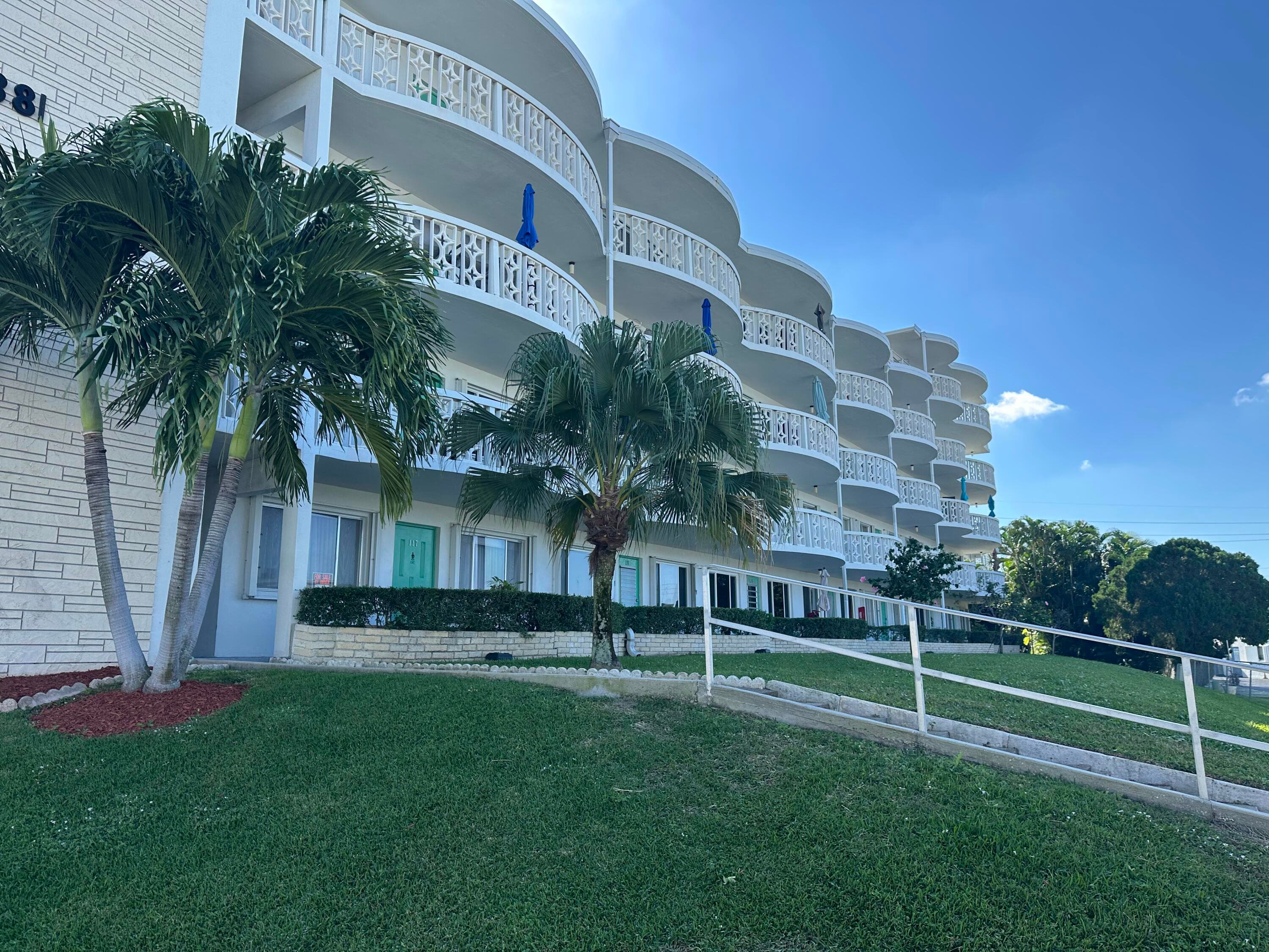 2381 Sunset Avenue 216, Lake Worth, FL 33461