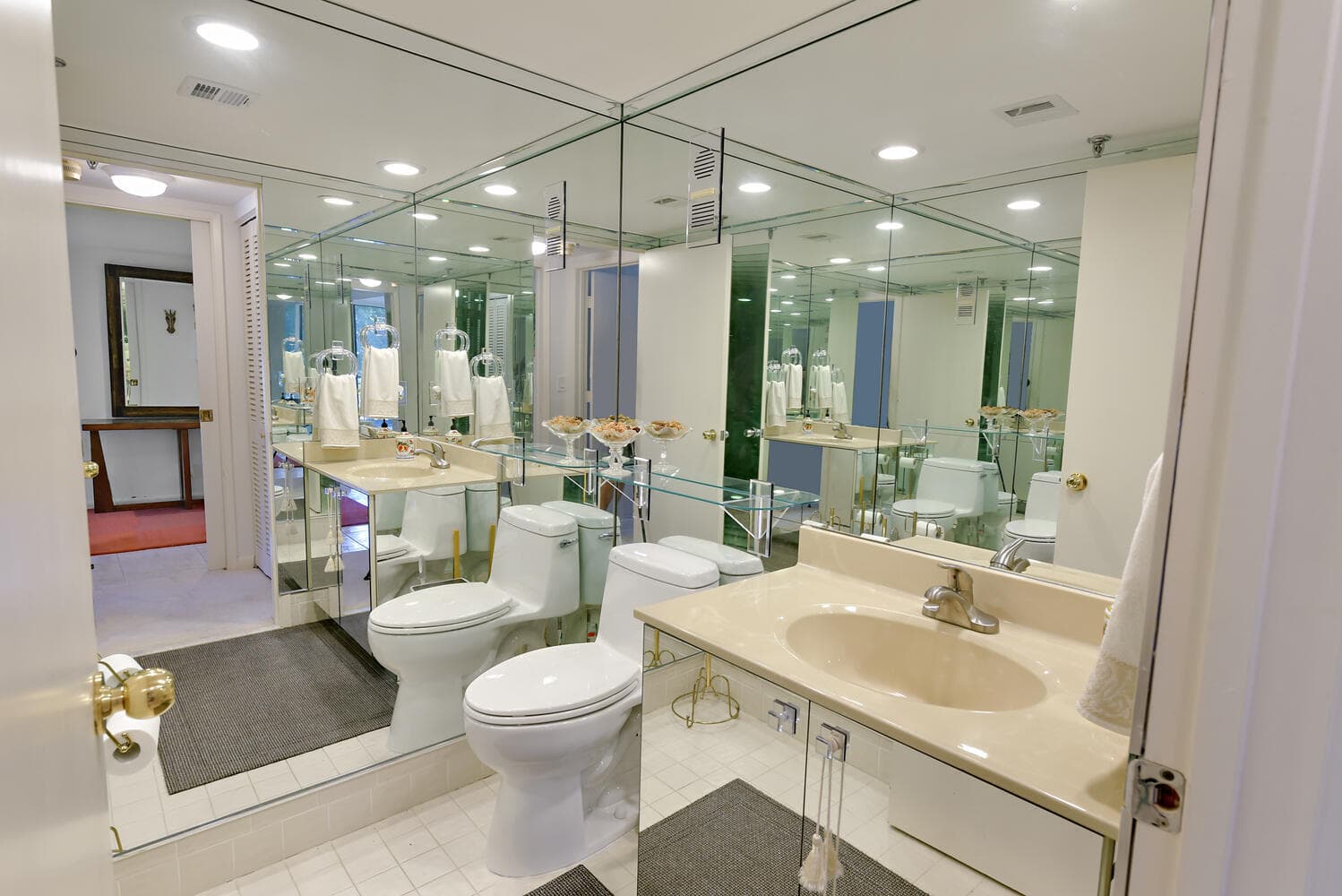 2427 Presidential Way 204, West Palm Beach, FL 33401 19