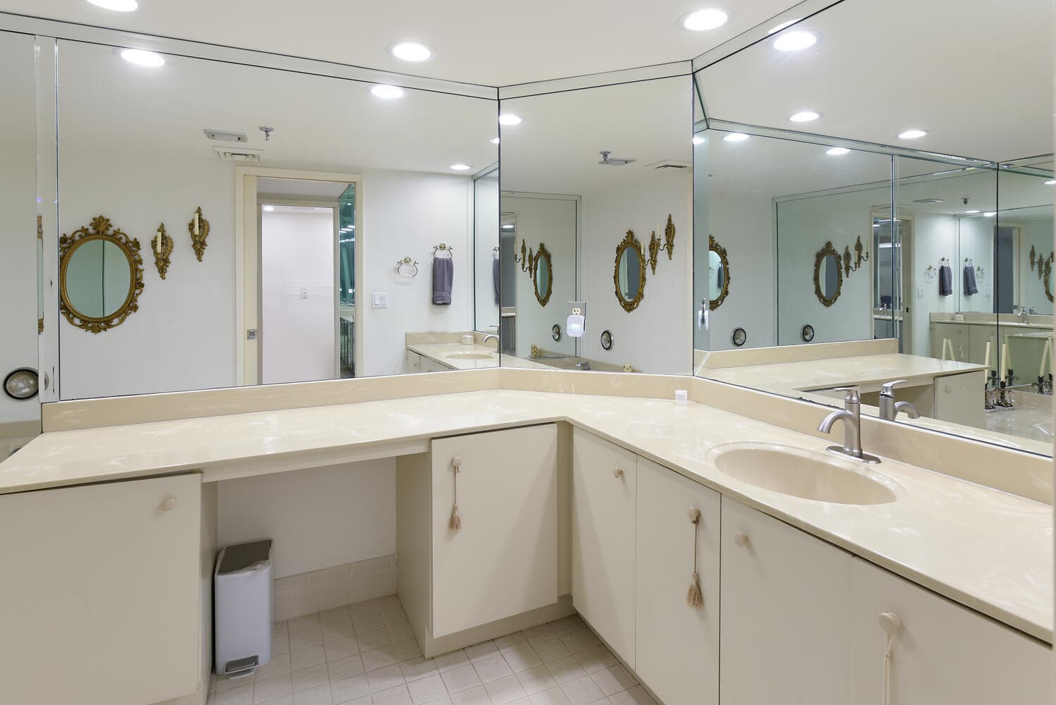 2427 Presidential Way 204, West Palm Beach, FL 33401 13