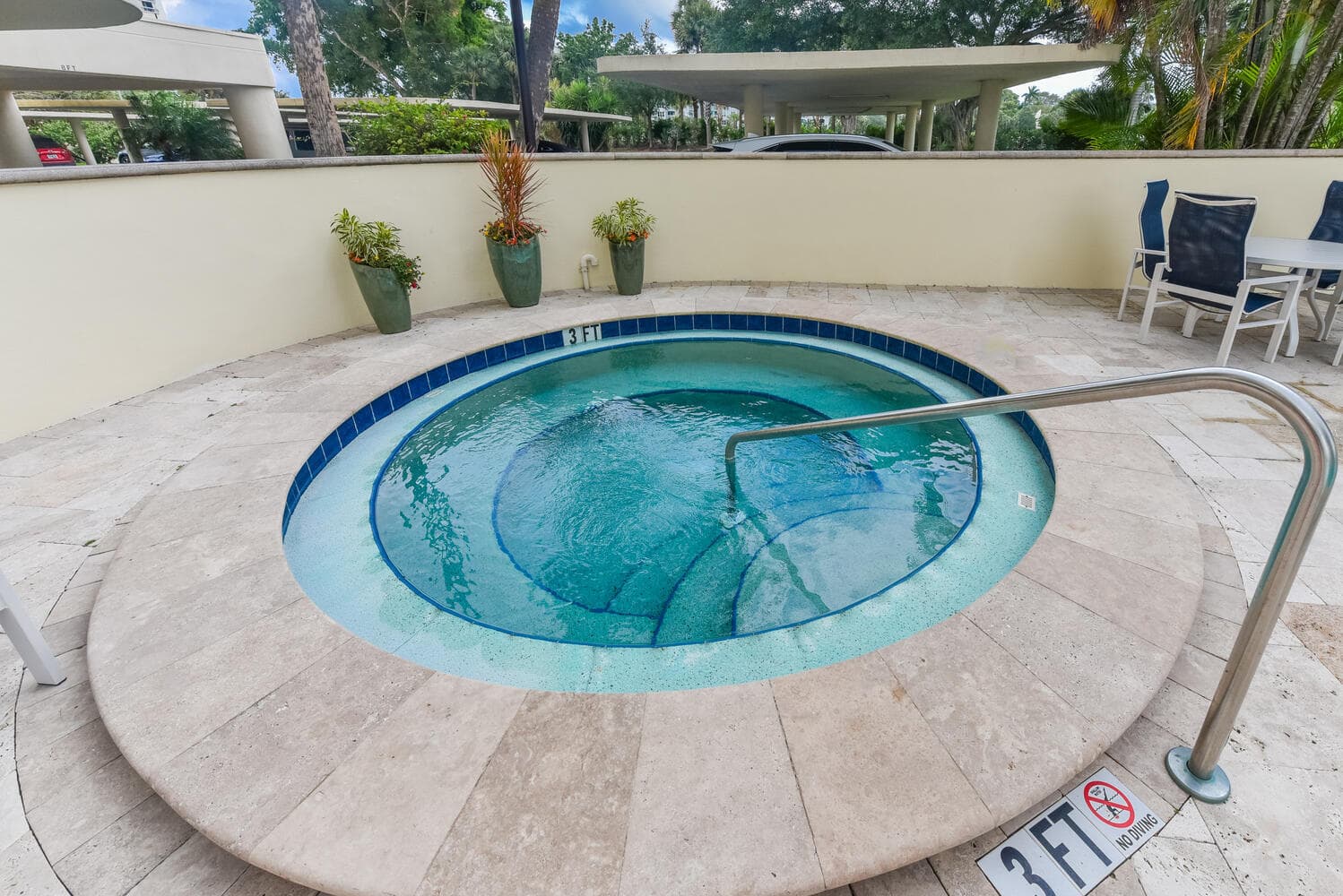 2427 Presidential Way 204, West Palm Beach, FL 33401 33