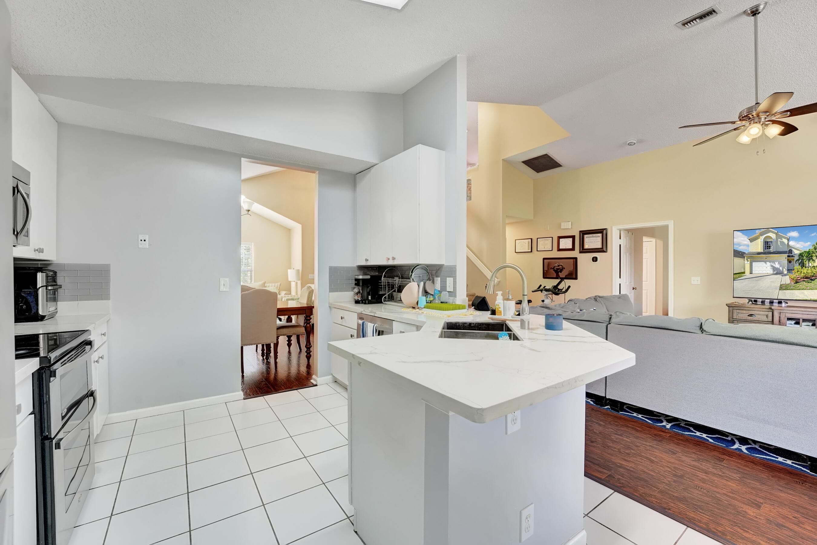 2008 Normandy Circle, West Palm Beach, FL 33409 32