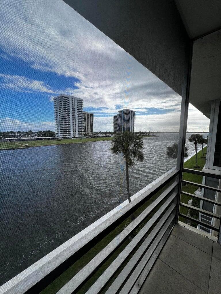 20 Yacht Club Drive 405, North Palm Beach, FL 33408 25