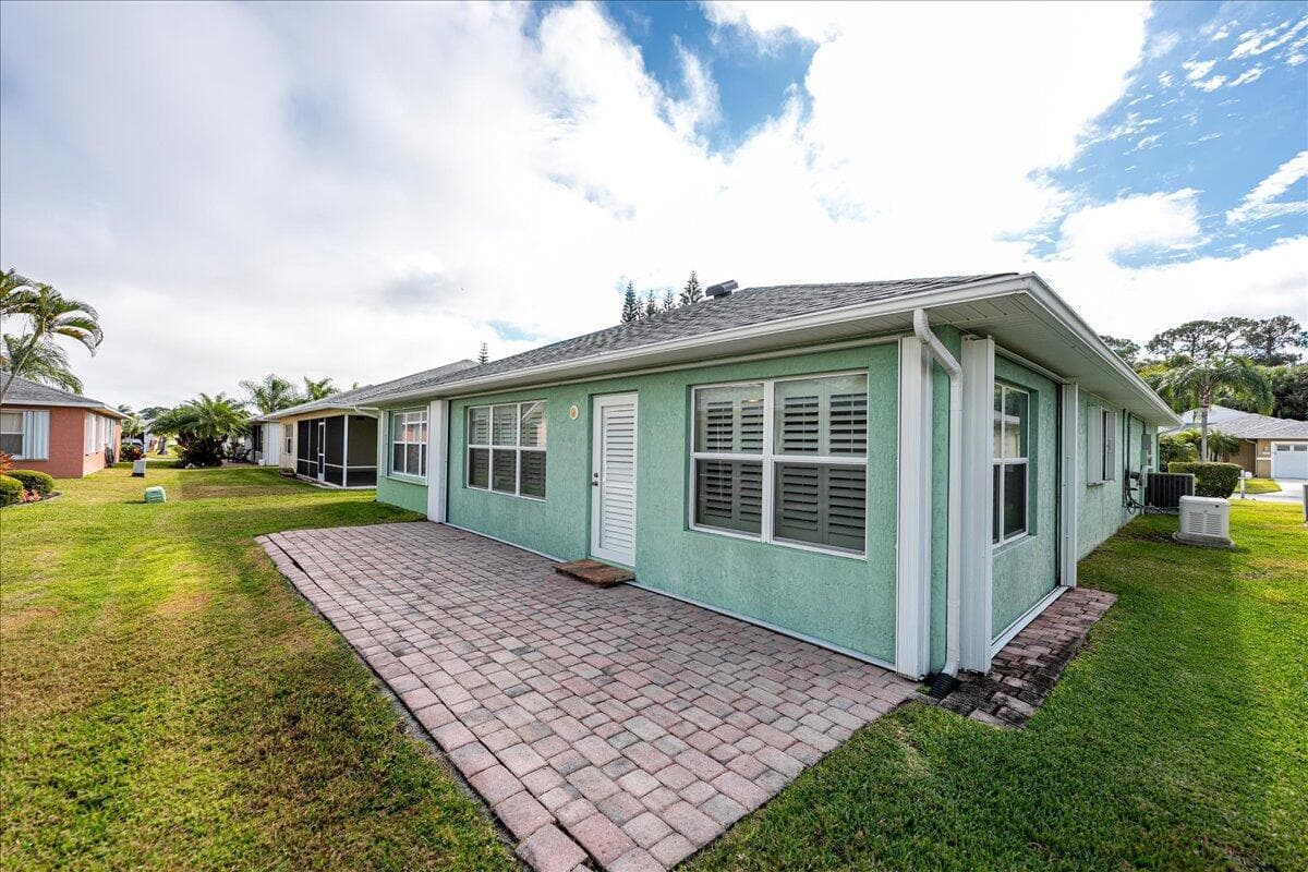 6144 Alexandria Circle, Fort Pierce, FL 34982 35