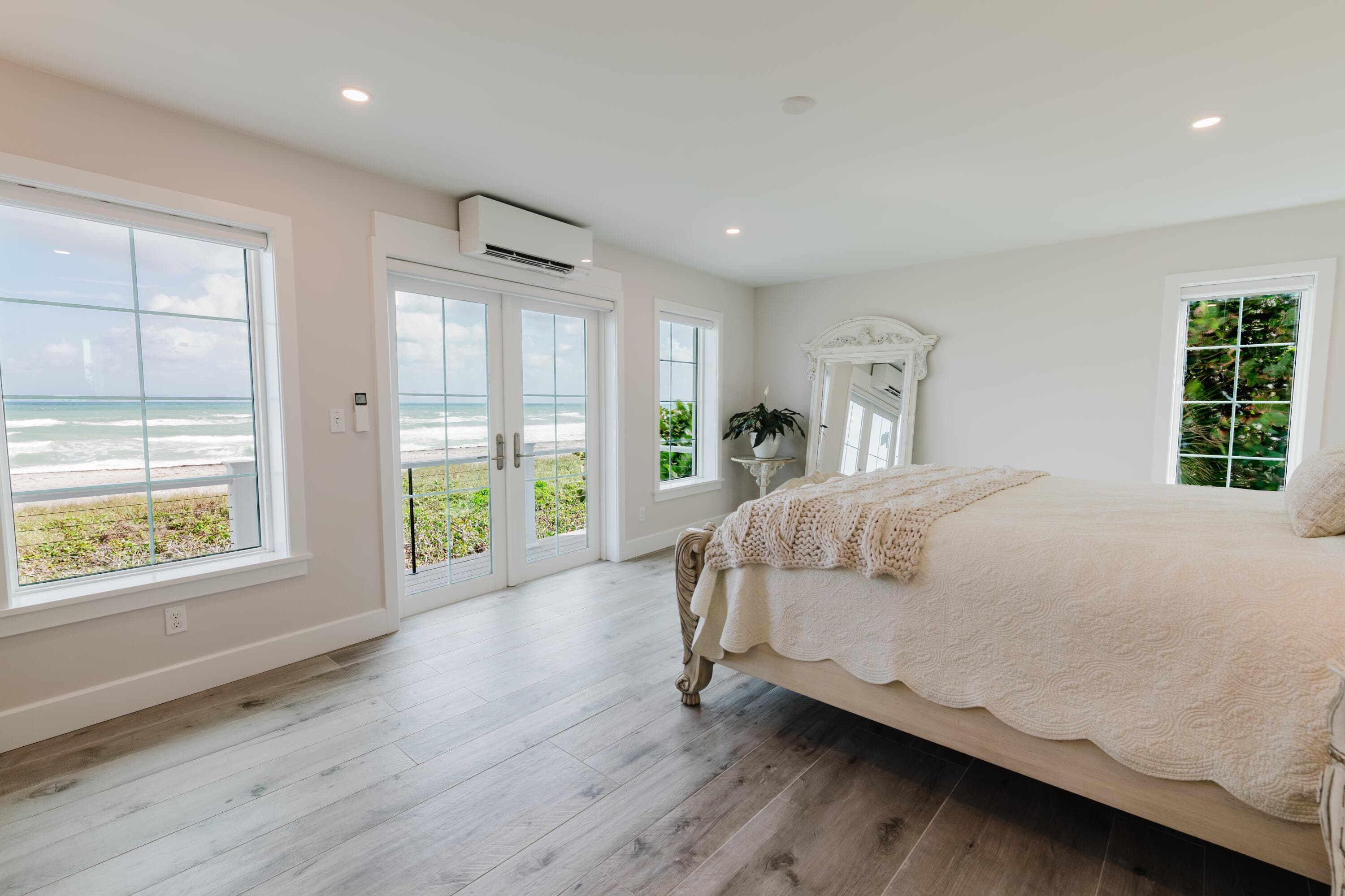 113 N Beach Road, Jupiter Island, FL 33455 43