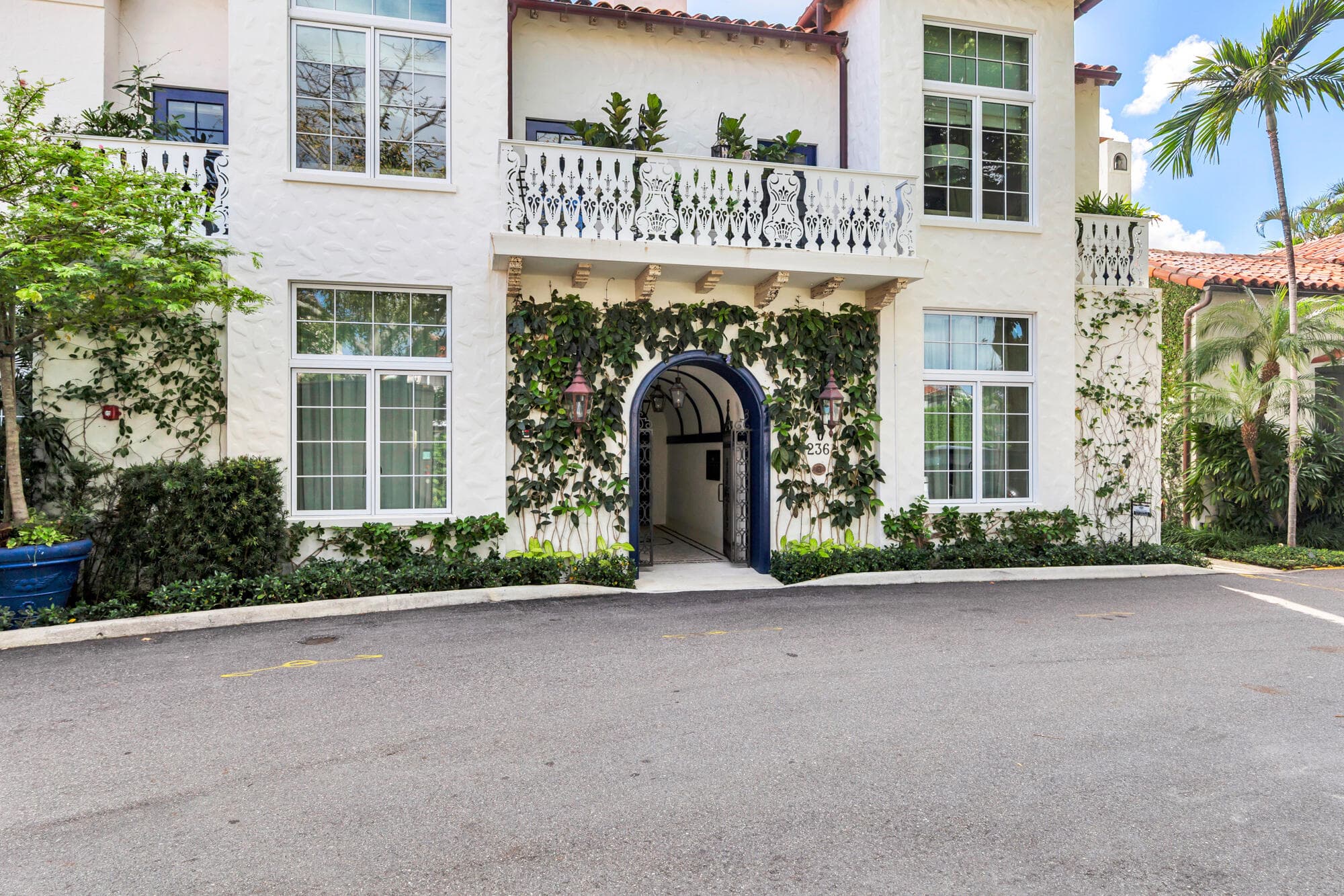 236 Phipps Plaza 201, Palm Beach, FL 33480