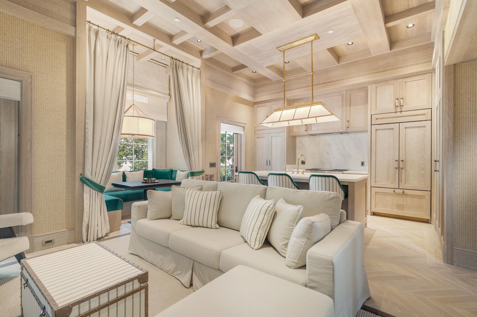 236 Phipps Plaza 201, Palm Beach, FL 33480 5