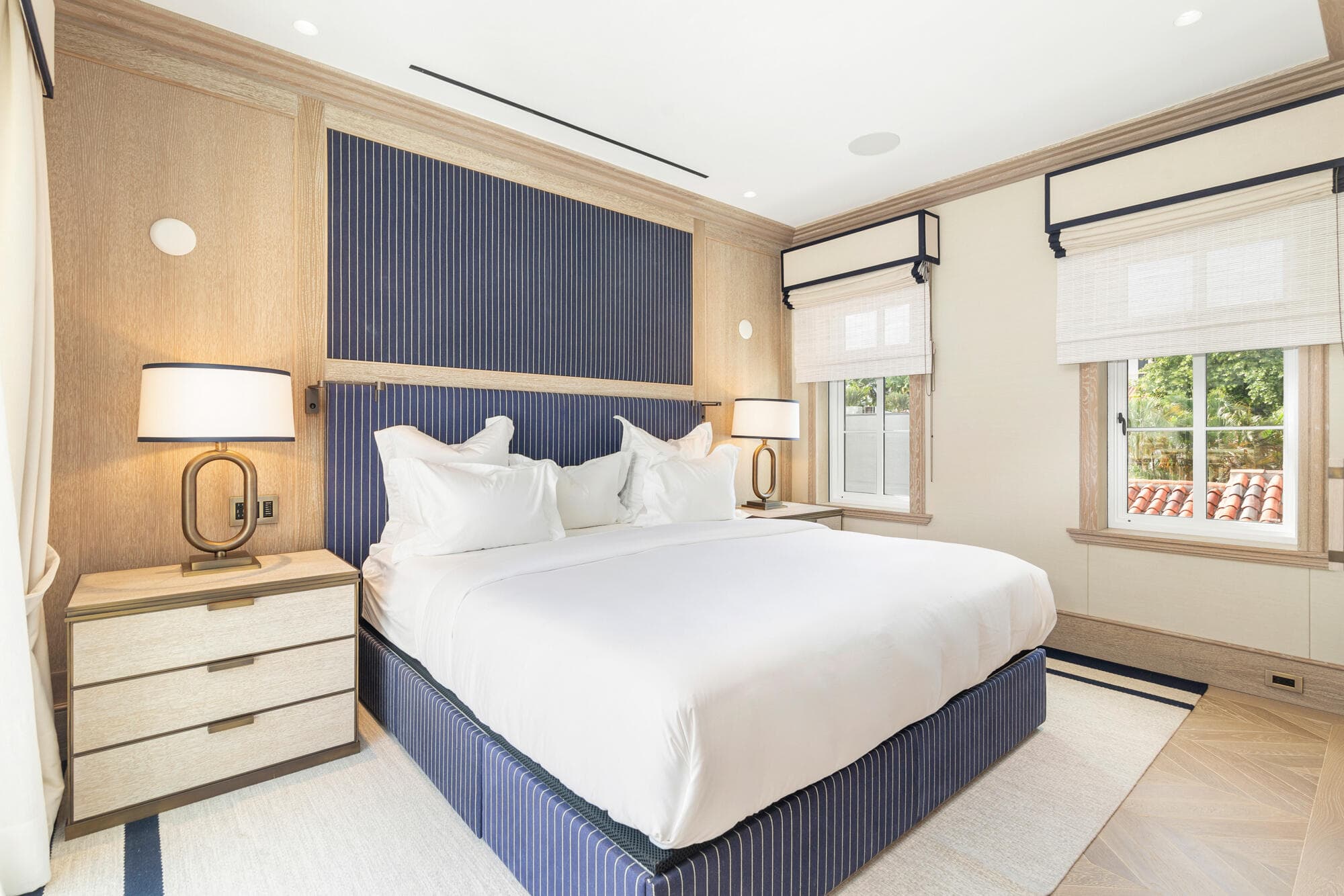 236 Phipps Plaza 201, Palm Beach, FL 33480 9