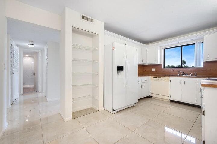 7770 Tahiti Lane 405, Lake Worth, FL 33467 4