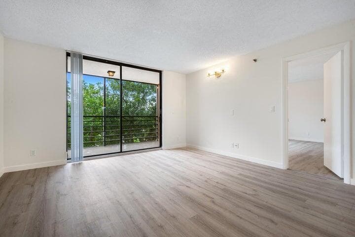 7770 Tahiti Lane 405, Lake Worth, FL 33467 8