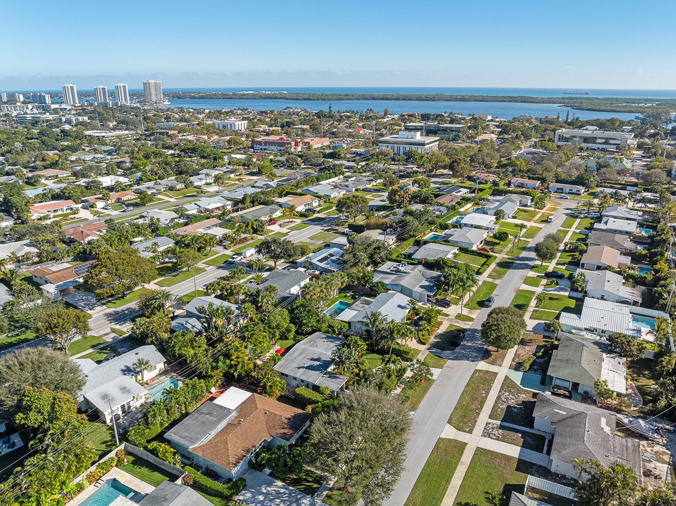 429 Inlet Road, North Palm Beach, FL 33408 32