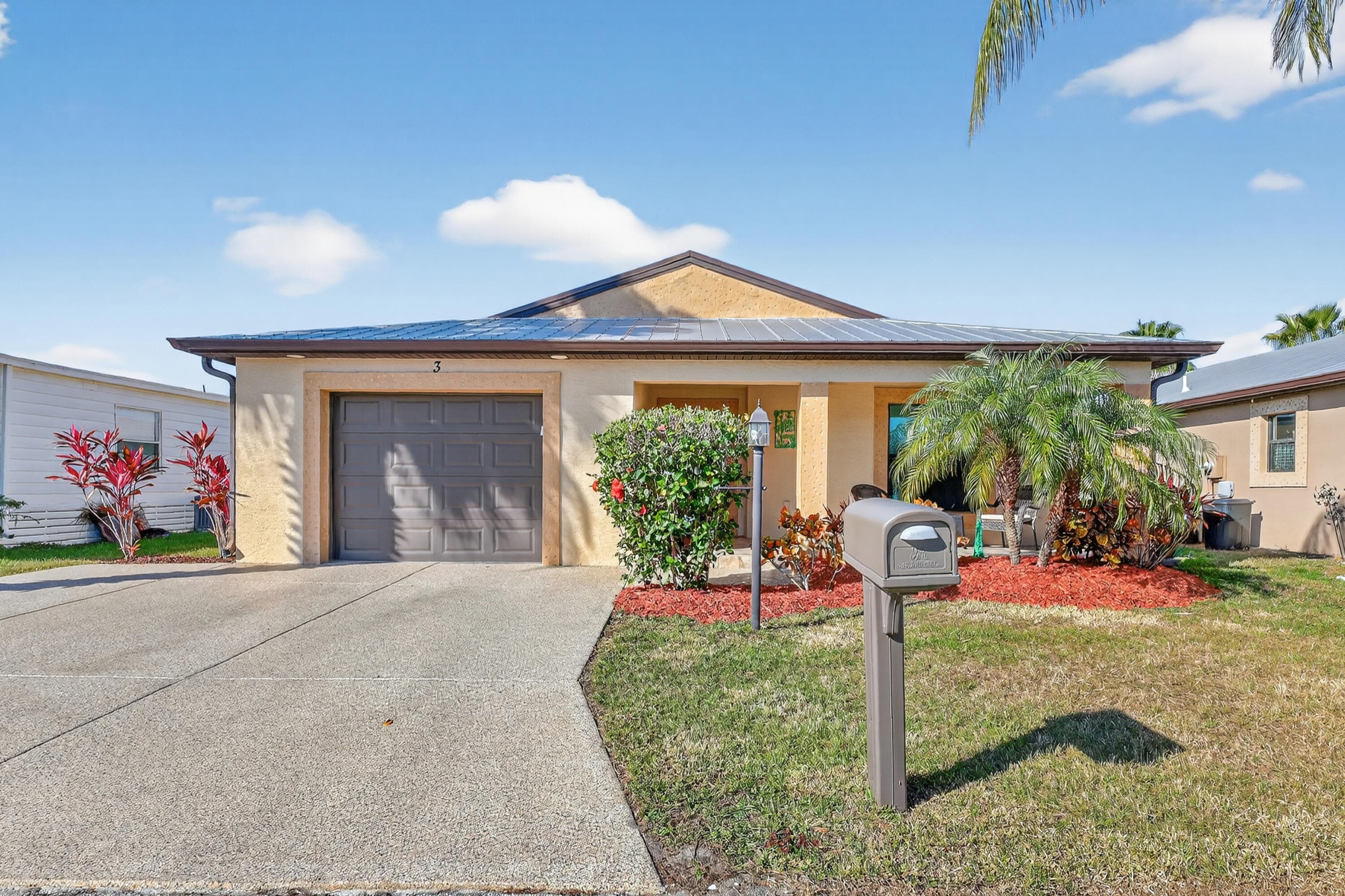 3 Los Gatos Lane, Port St. Lucie, FL 34952 4