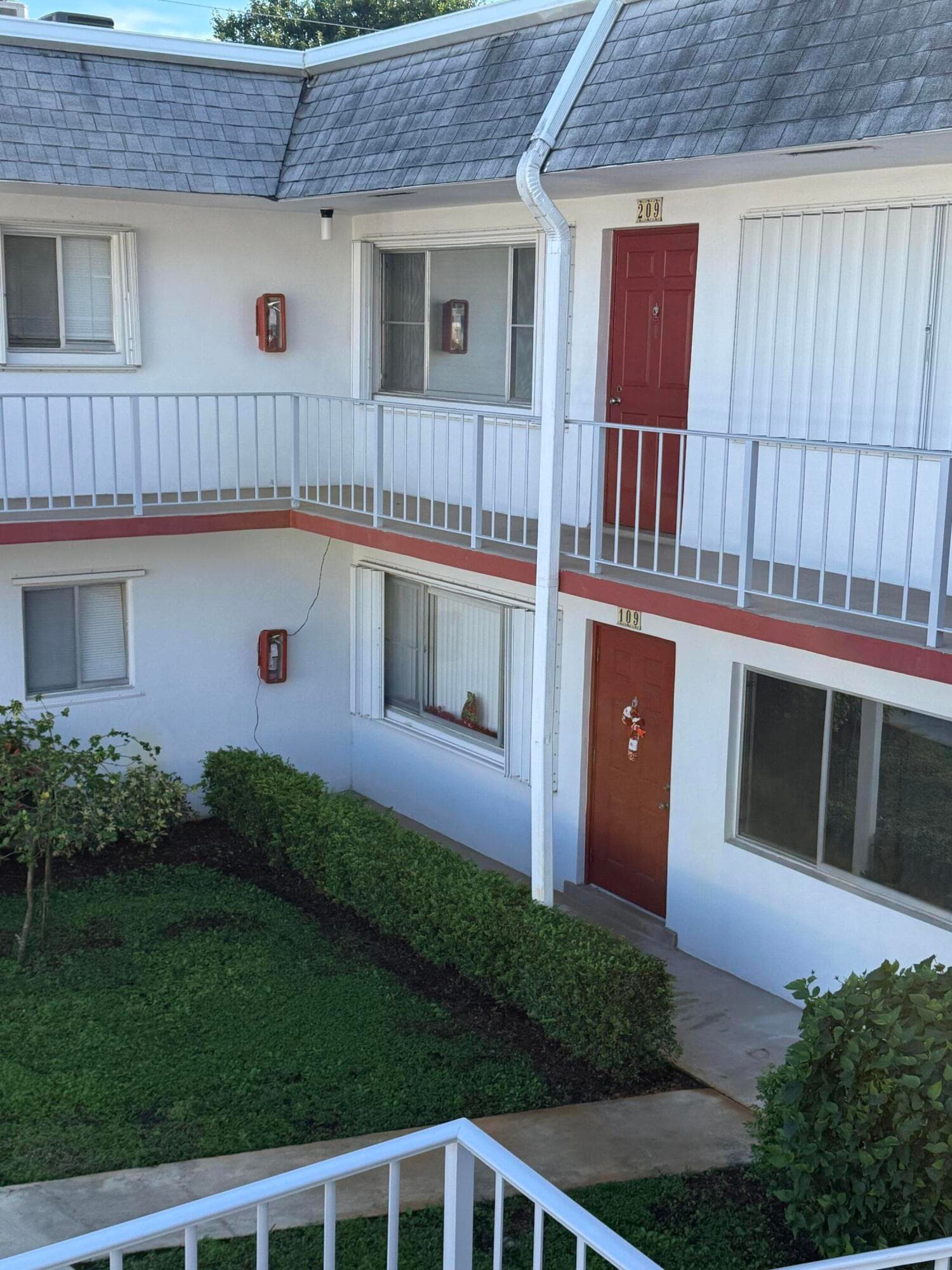 2960 Lake Osborne Drive 209, Lake Worth Beach, FL 33461
