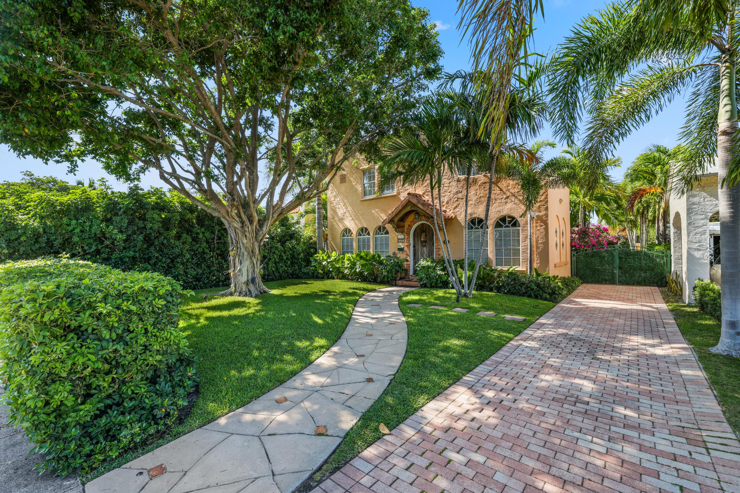 325 Greymon Drive, West Palm Beach, FL 33405 2