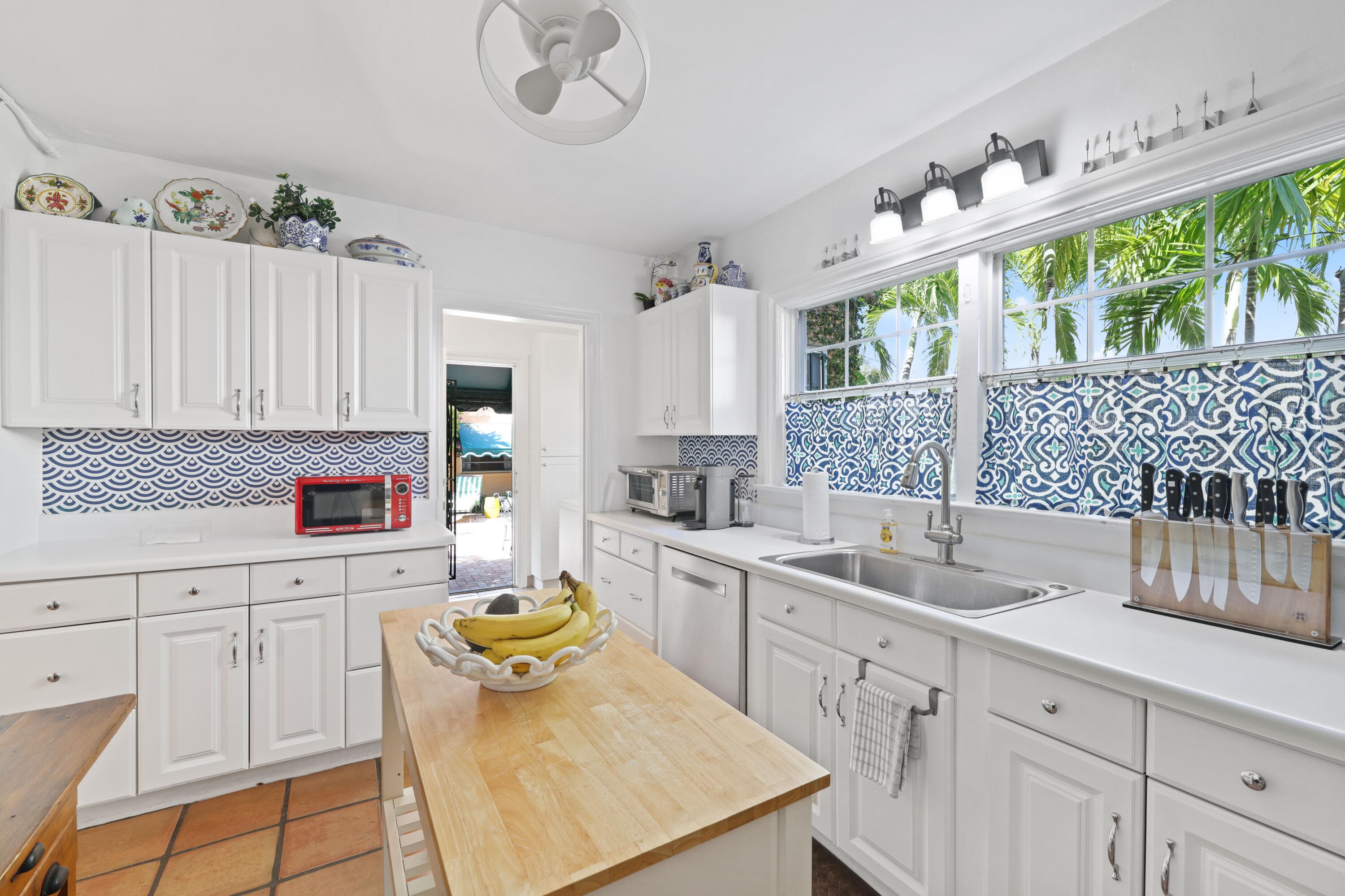 325 Greymon Drive, West Palm Beach, FL 33405 19