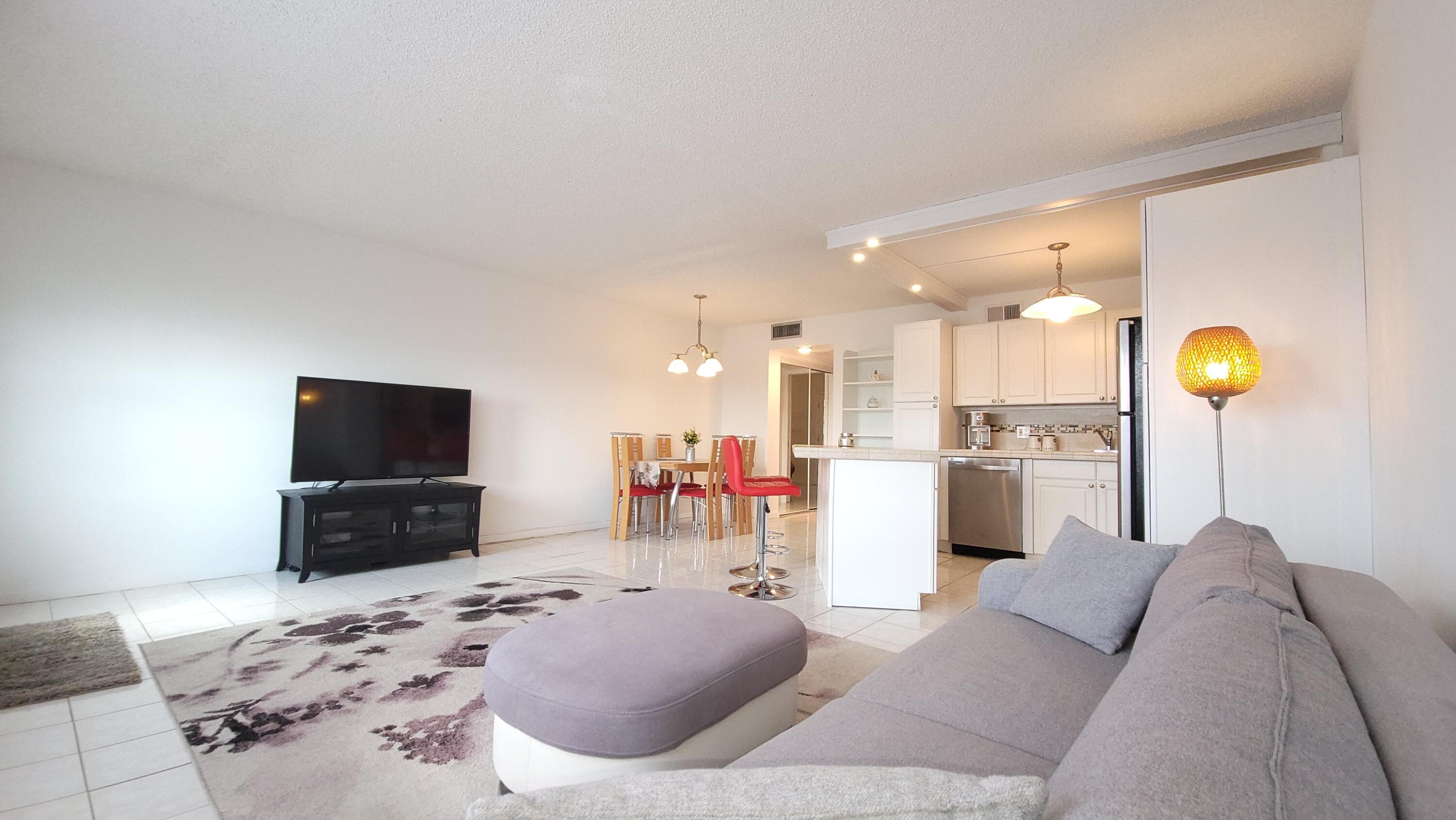 405 Southampton A, West Palm Beach, FL 33417 2