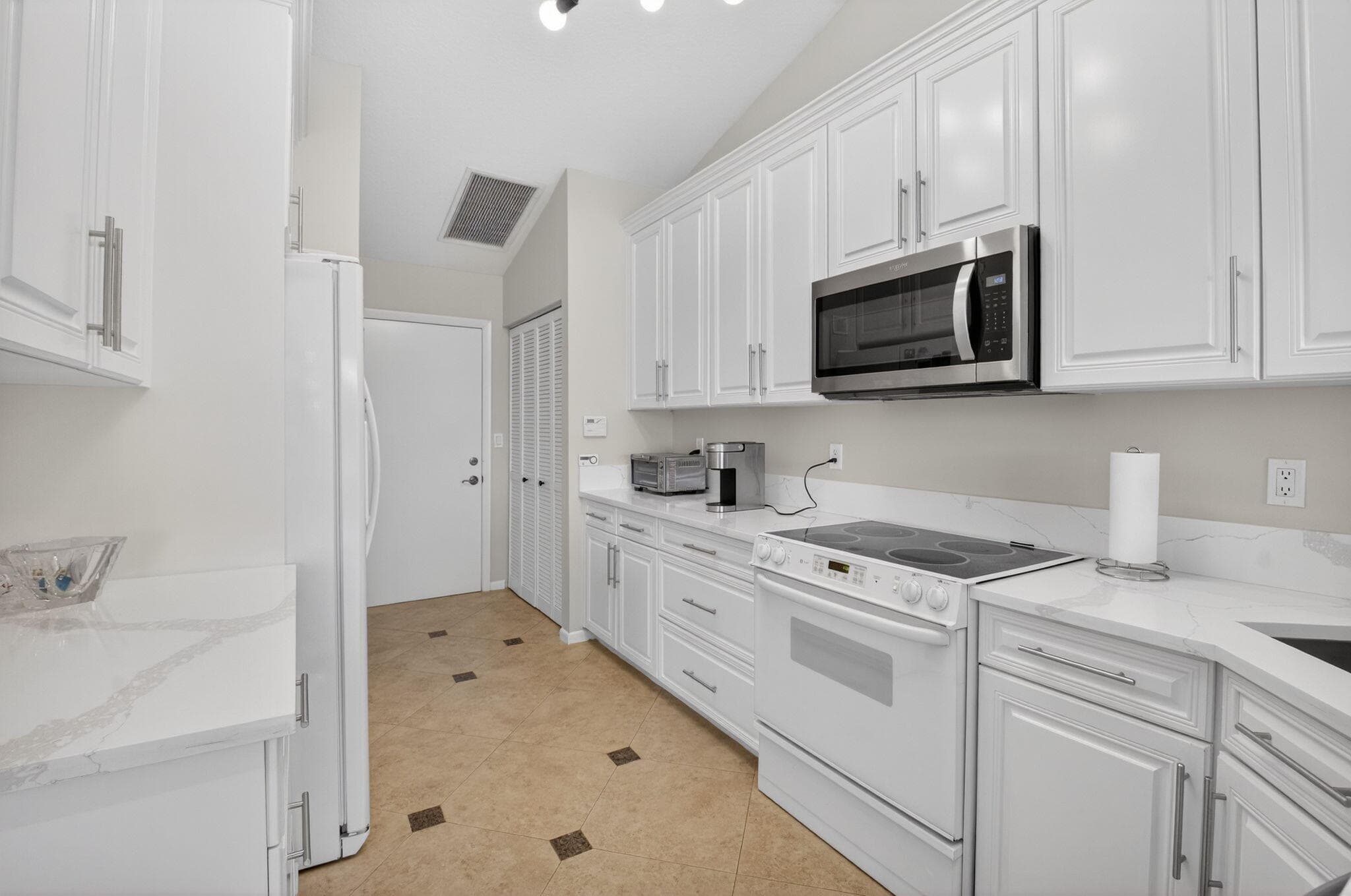 7400 Hearth Stone Avenue, Boynton Beach, FL 33472 14