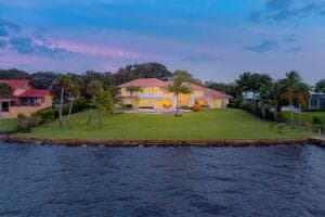 901 SE Riverside Drive, Stuart, FL 34994 8