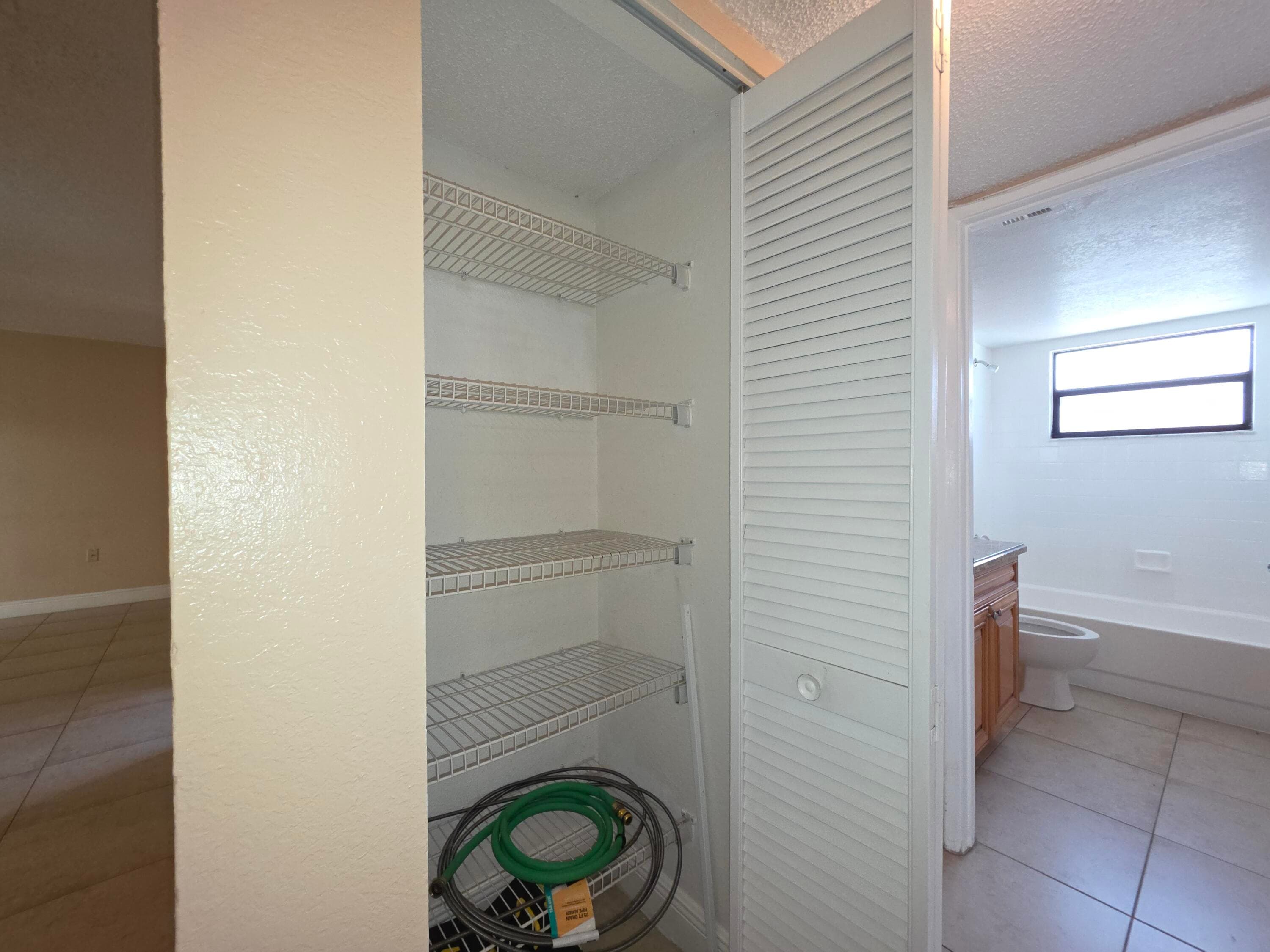 1542 Lake Crystal Drive H, West Palm Beach, FL 33411 17