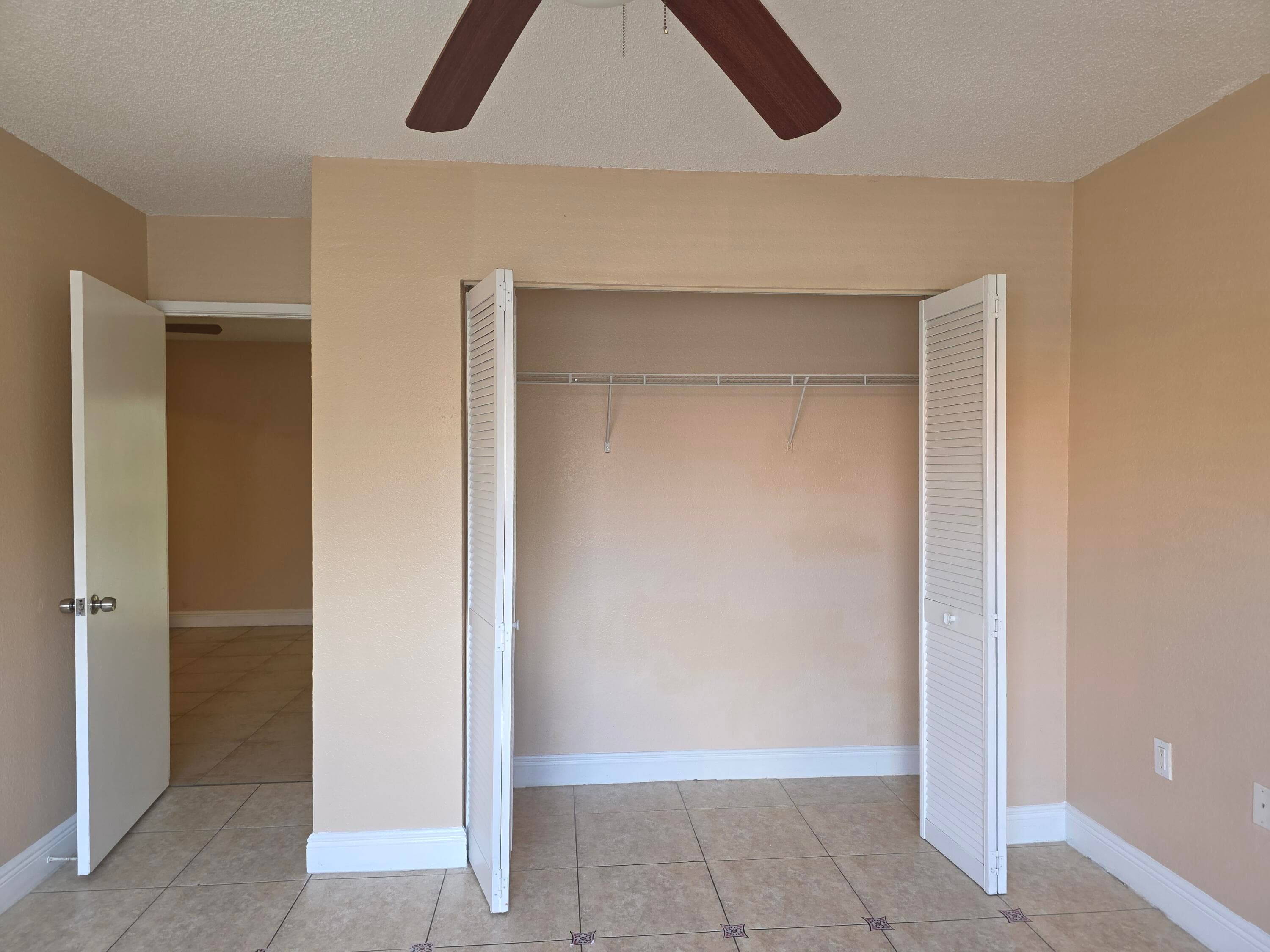 1542 Lake Crystal Drive H, West Palm Beach, FL 33411 23